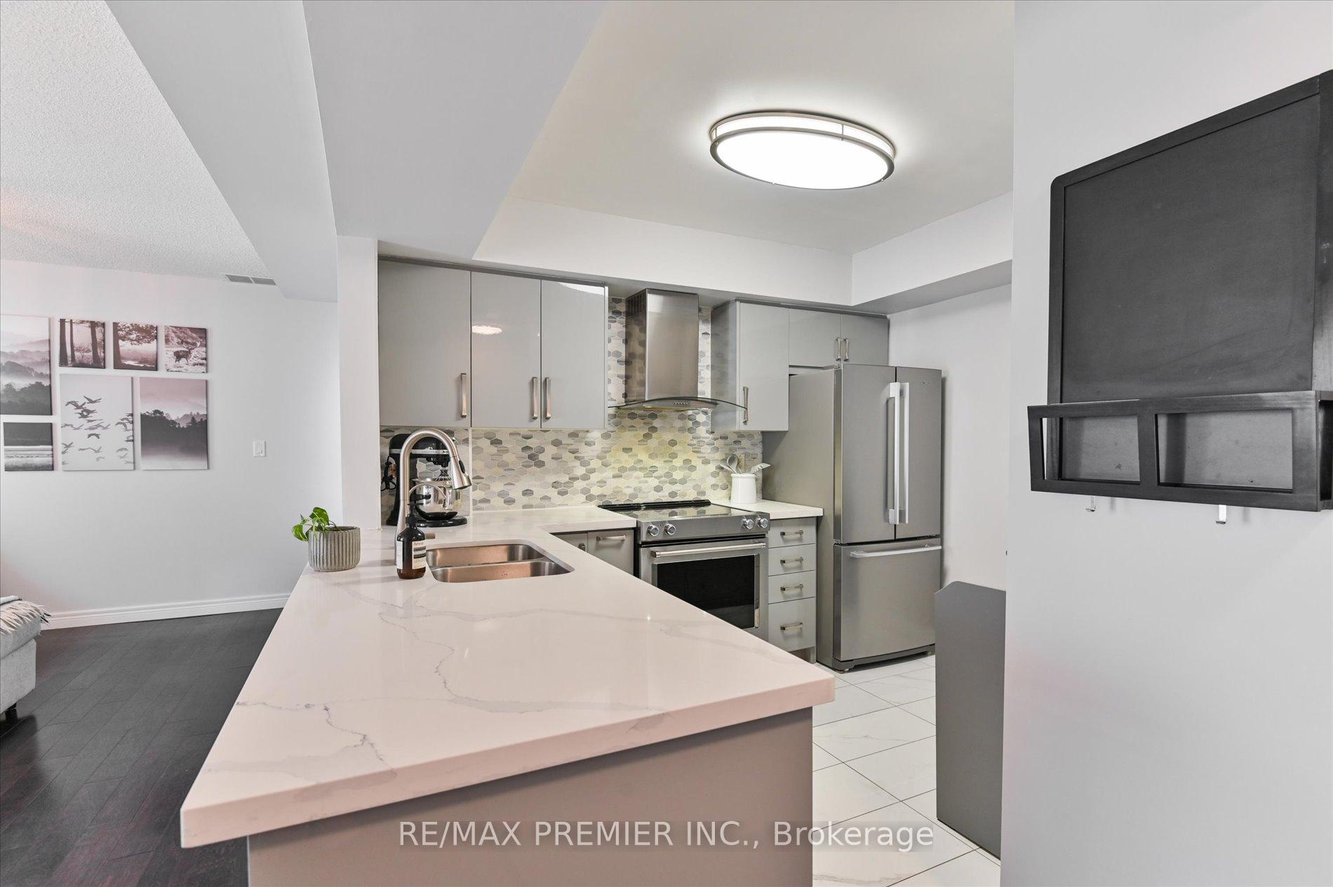 3 Bedrooms Condo at 3 Everson, Toronto For sale