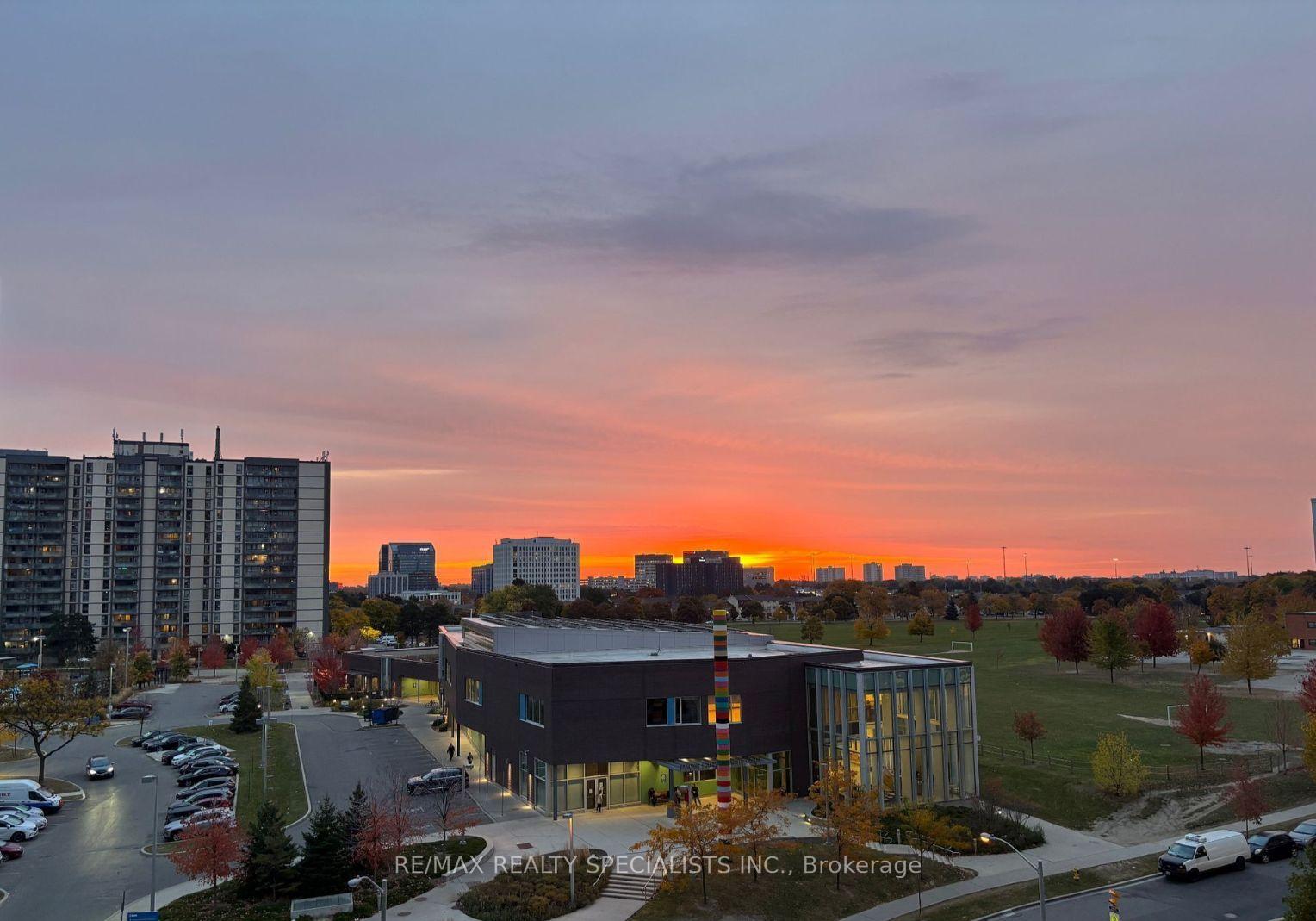 2 Bedrooms Condo at 50 Forest Manor, Toronto For sale