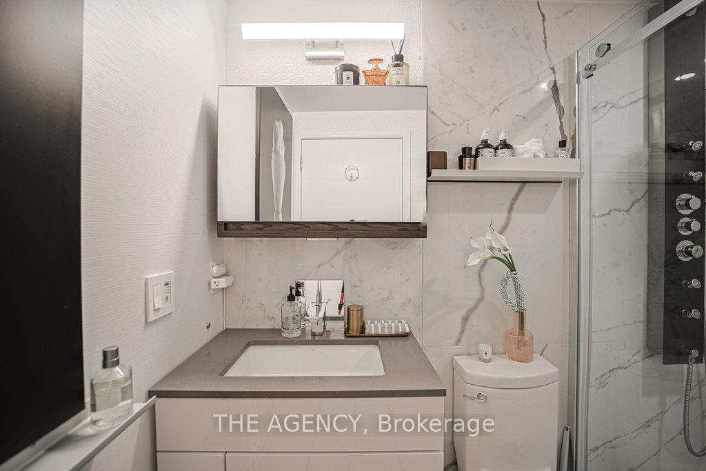 2 Bedrooms Condo at 50 Wellesley, Toronto For sale