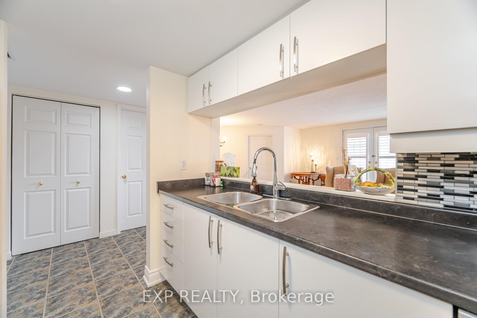 2 Bedrooms Condo at 216 Plains, Burlington For sale