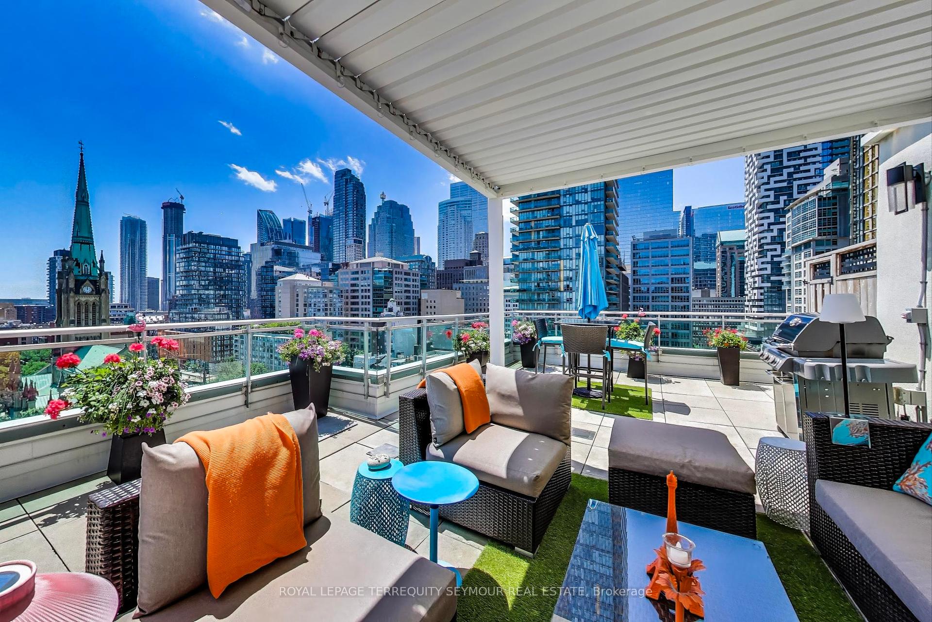 3 Bedrooms Condo at 77 Lombard, Toronto For sale