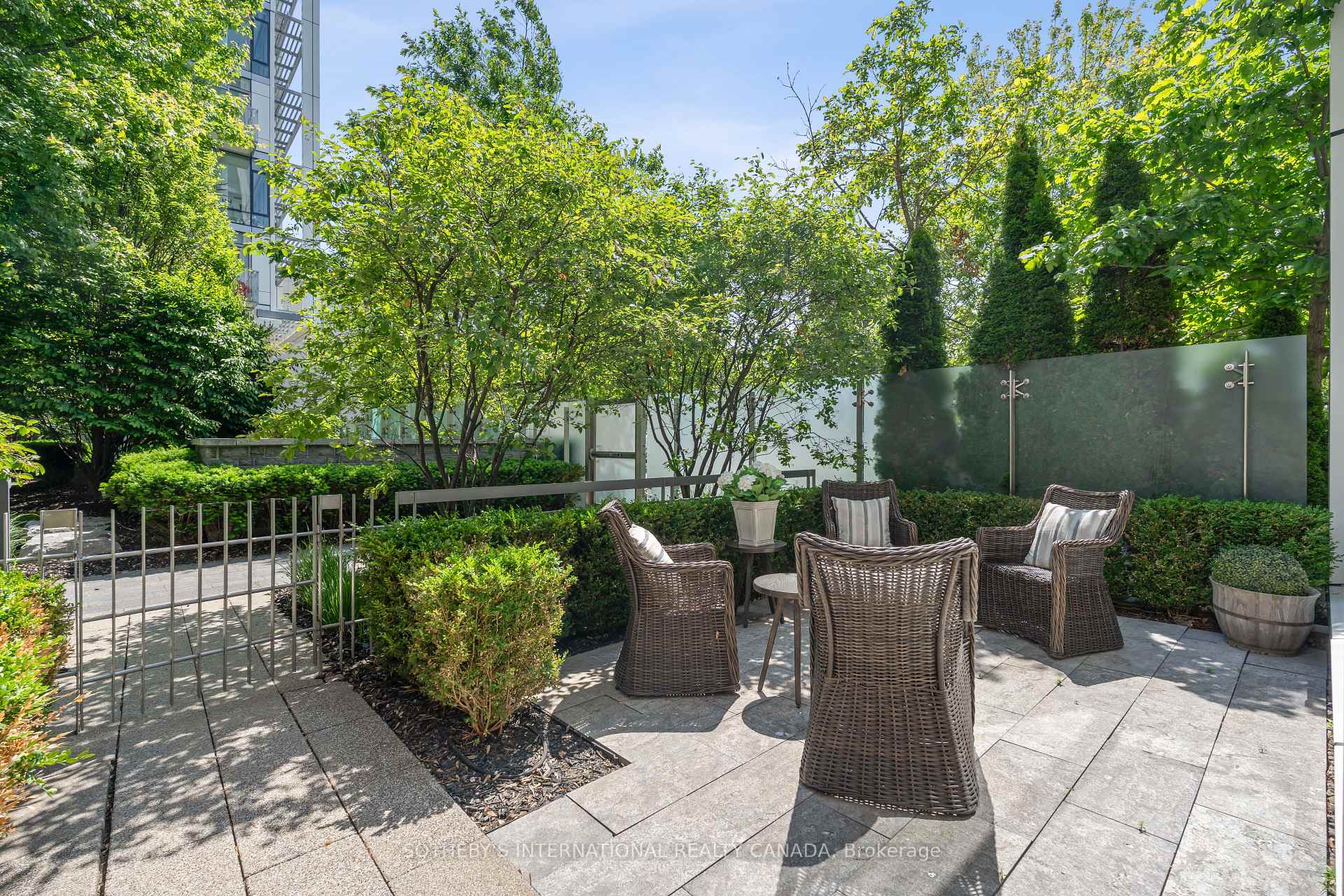 3 Bedrooms Condo at 39 Queens, Toronto For sale