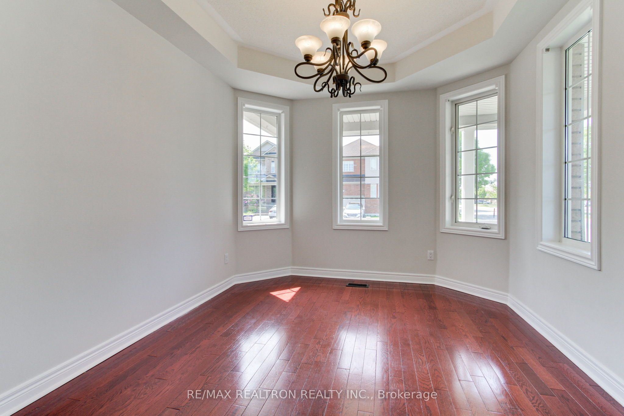 119 Watkins Glen Crescent