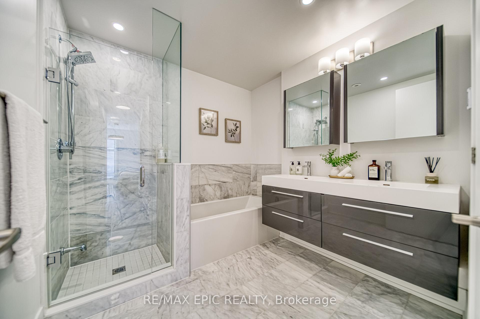 3 Bedrooms Condo at 165 Pears, Toronto For sale
