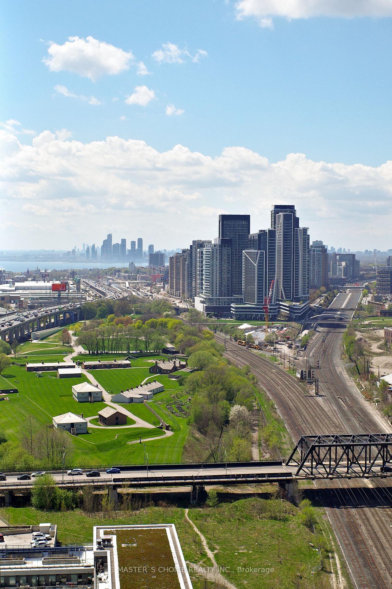 2 Bedrooms Condo at 21 Iceboat, Toronto For sale