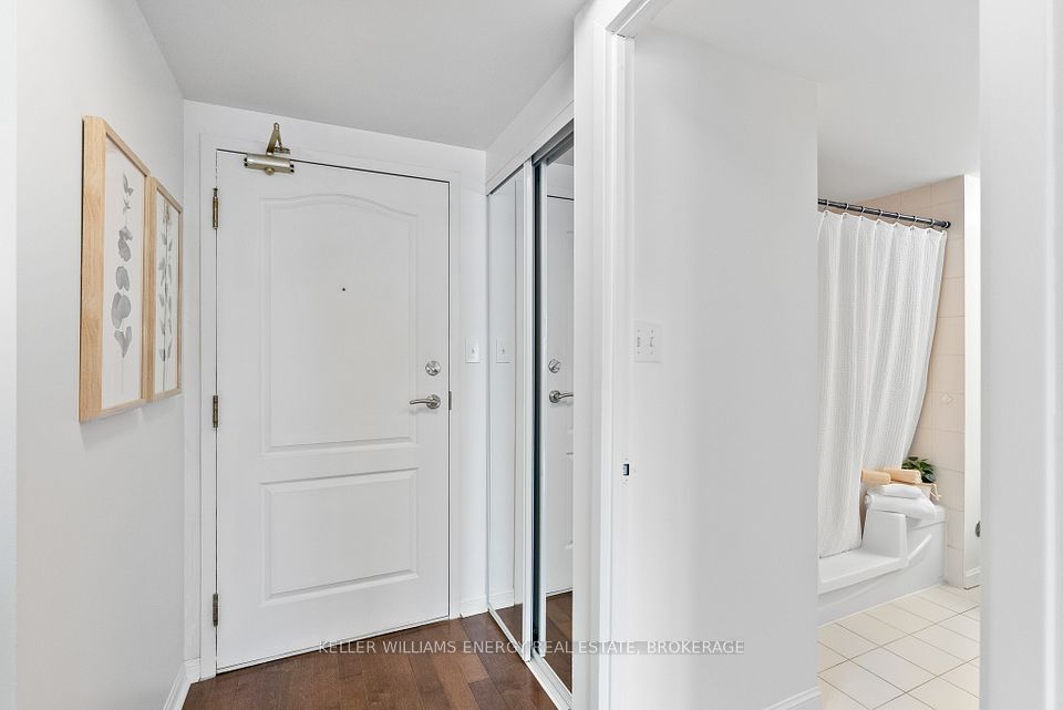 #904 - 712 Rossland Road, Whitby, ON L1N 9E8