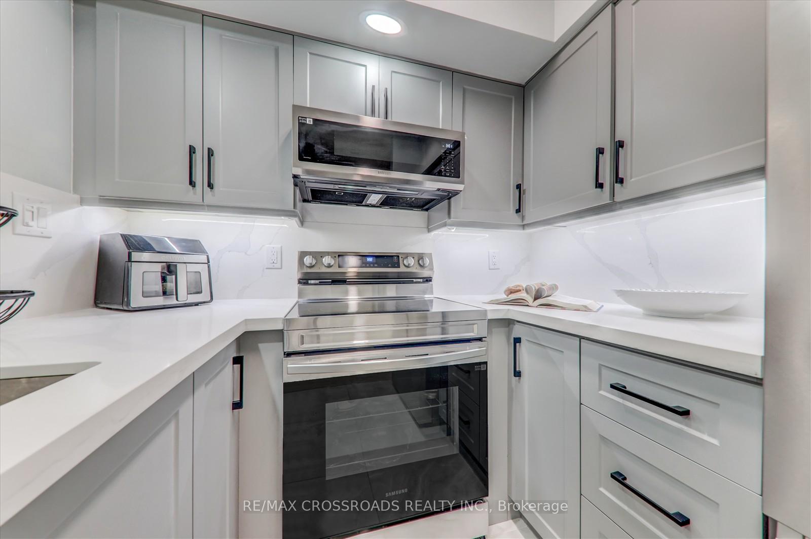 3 Bedrooms Condo at 3047 Finch, Toronto For sale