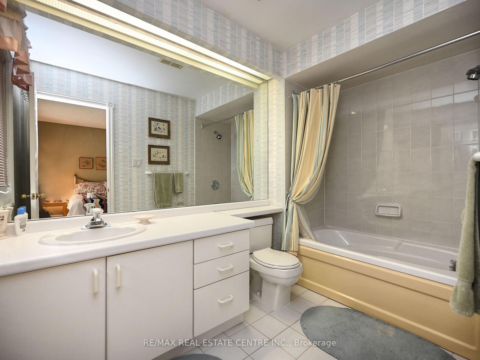 3 Bedrooms Condo at 3587 Kariya, Mississauga For sale