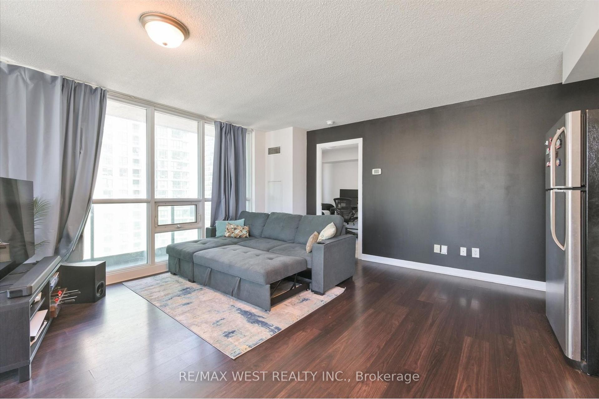 2 Bedrooms Condo at 33 Bay,  Toronto For sale