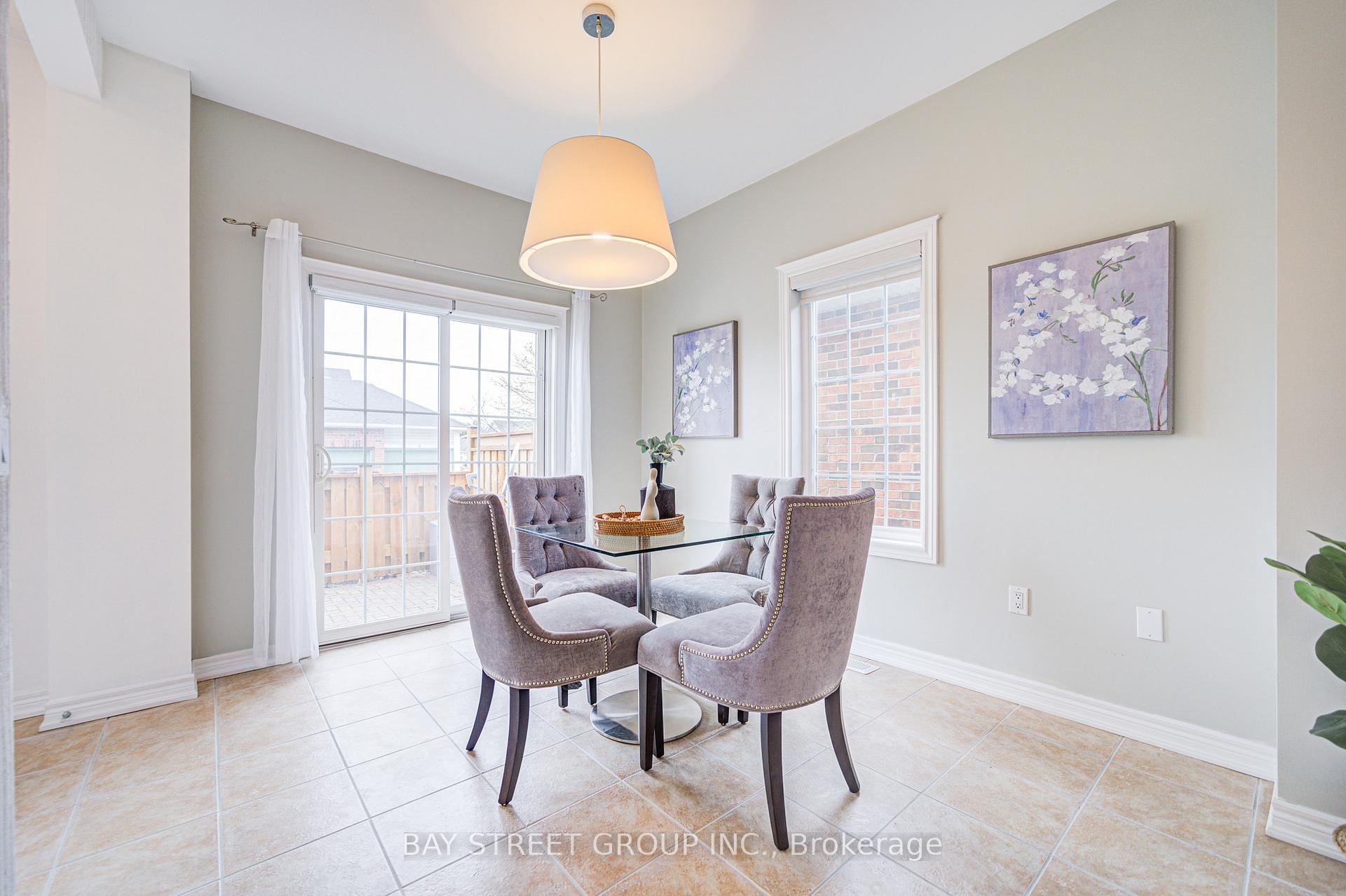 2 Bedrooms Condo at 1085 Harrogate, Hamilton For sale