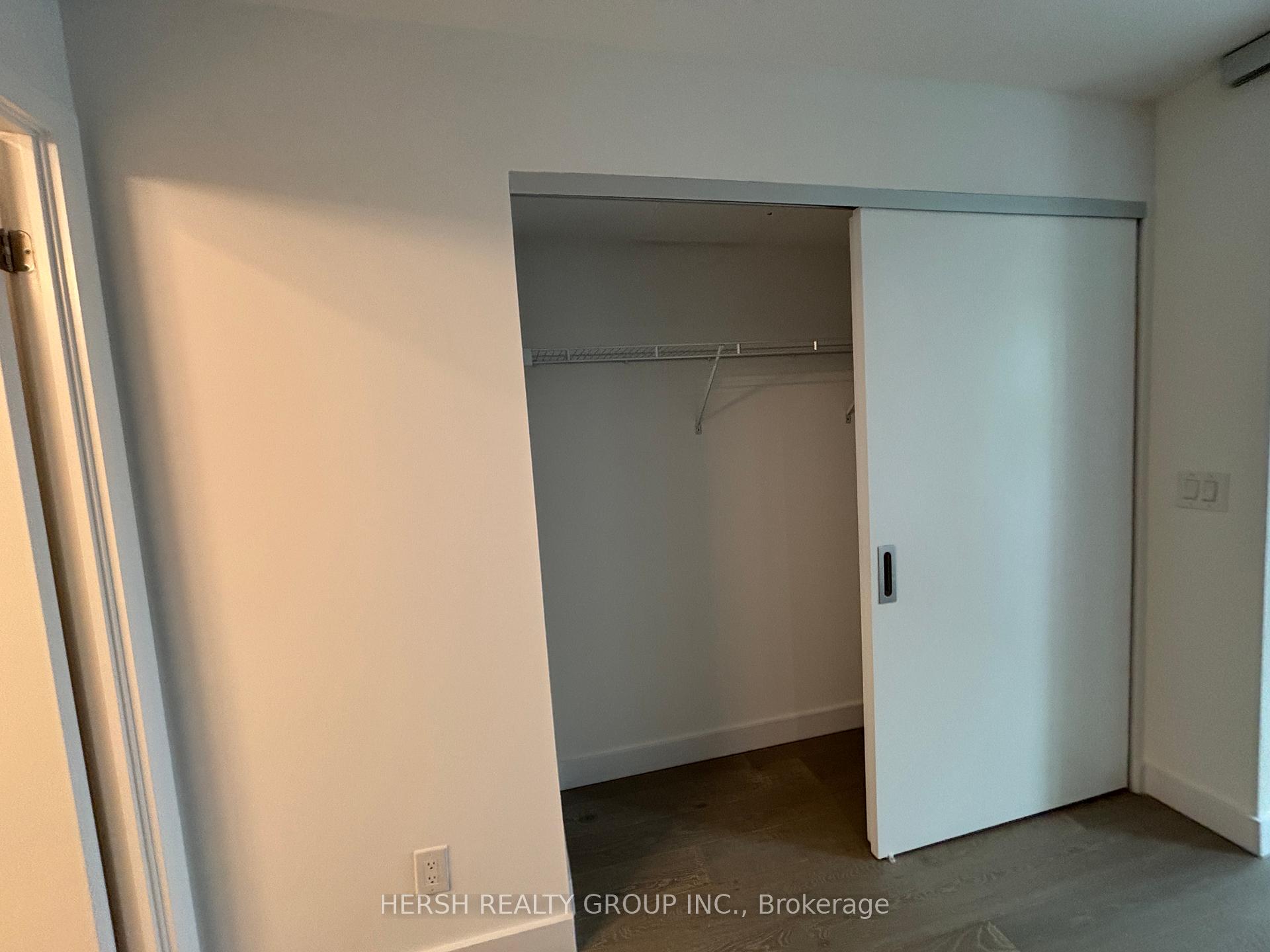 2 Bedrooms Condo at 160 Kingsway, Toronto For sale