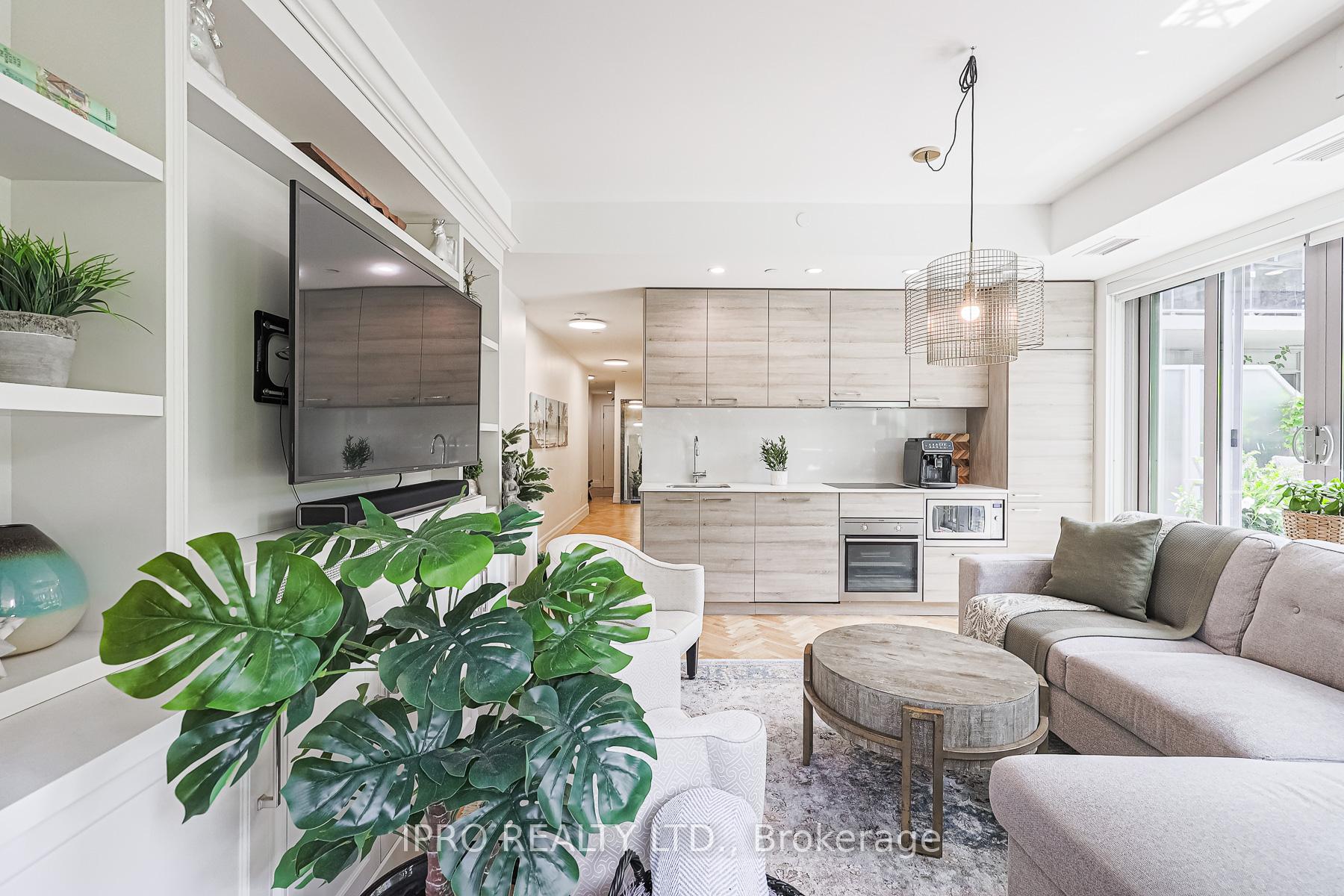 1 Bedroom Condo at 55 Front, Toronto For sale