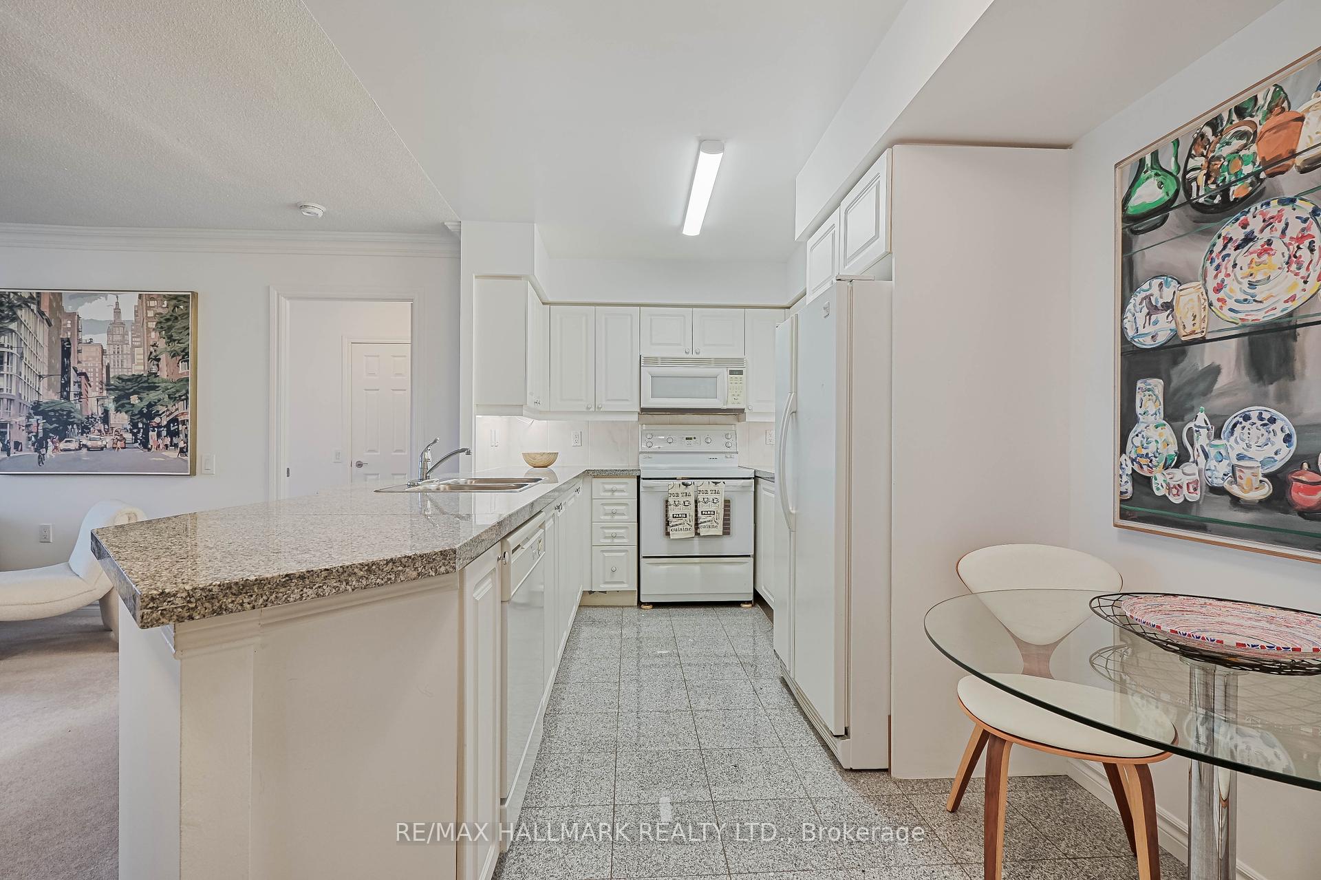 2 Bedrooms Condo at 388 Bloor, Toronto For sale