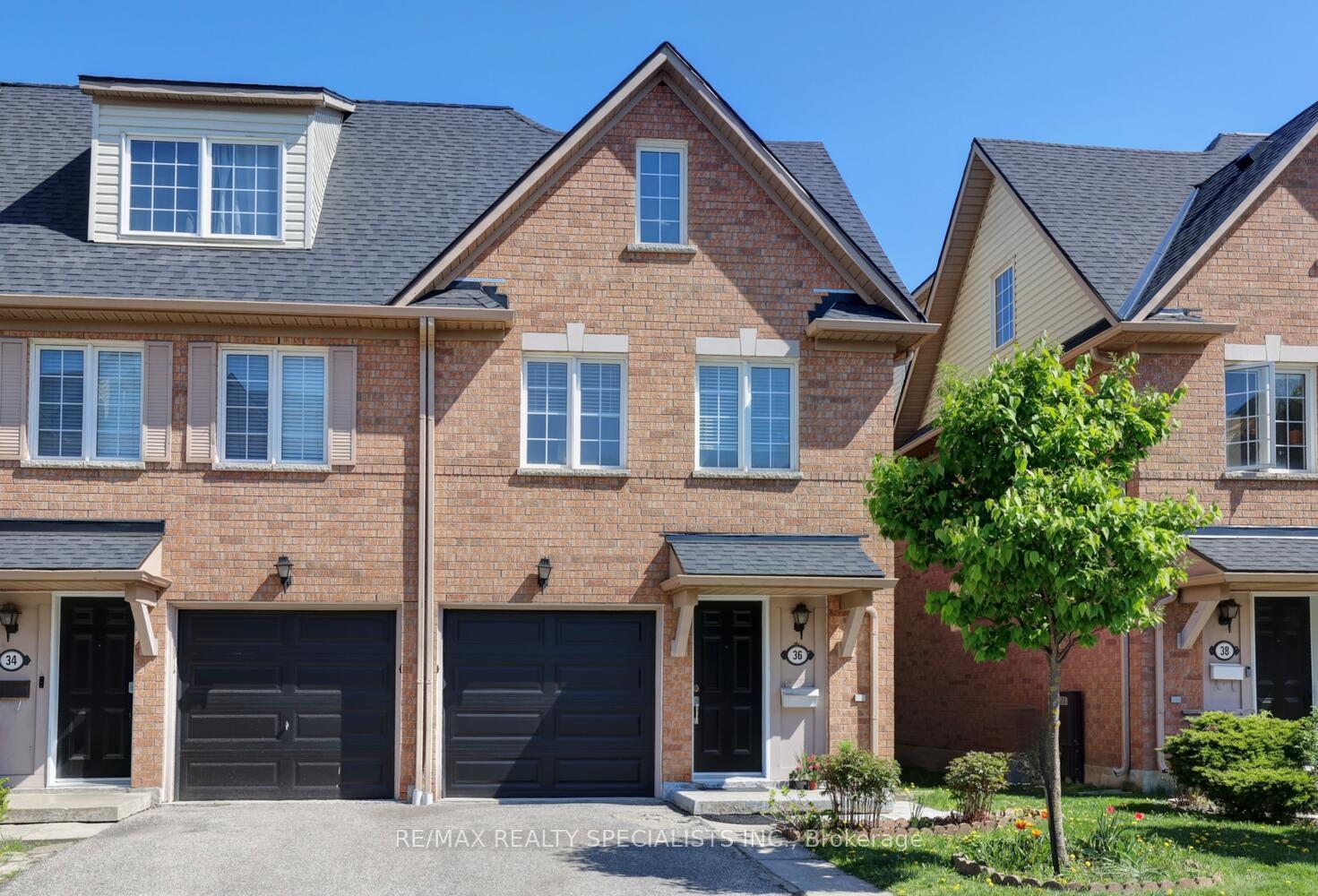 4 Bedrooms Condo at 1128 Dundas, Mississauga For sale