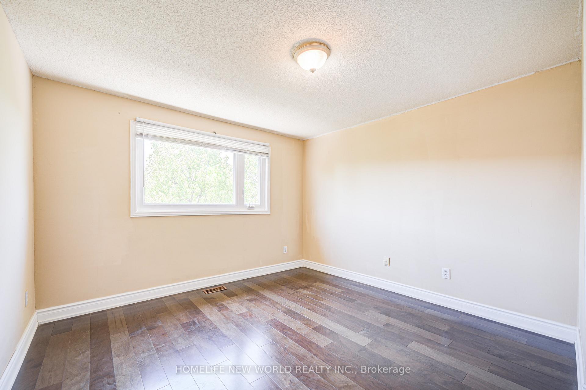 3 Bedrooms Condo at 3895 Doug Leavens, Mississauga For sale