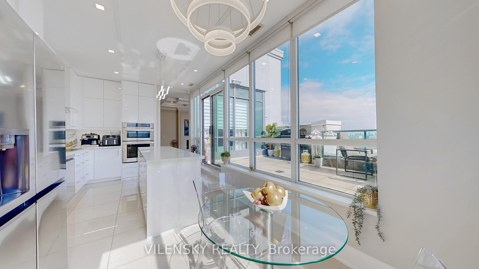 3 Bedrooms Condo at 20 North Park, Vaughan For sale