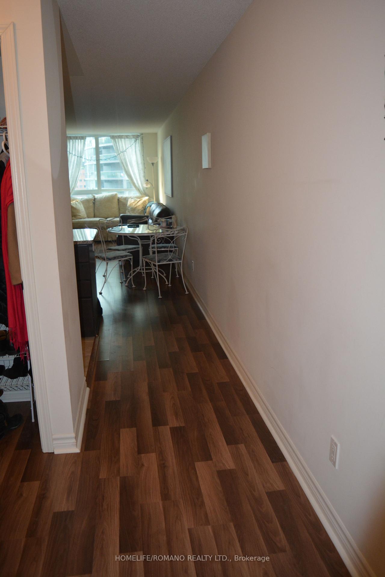 1 Bedroom Condo at 19 Grand Trunk, Toronto For sale