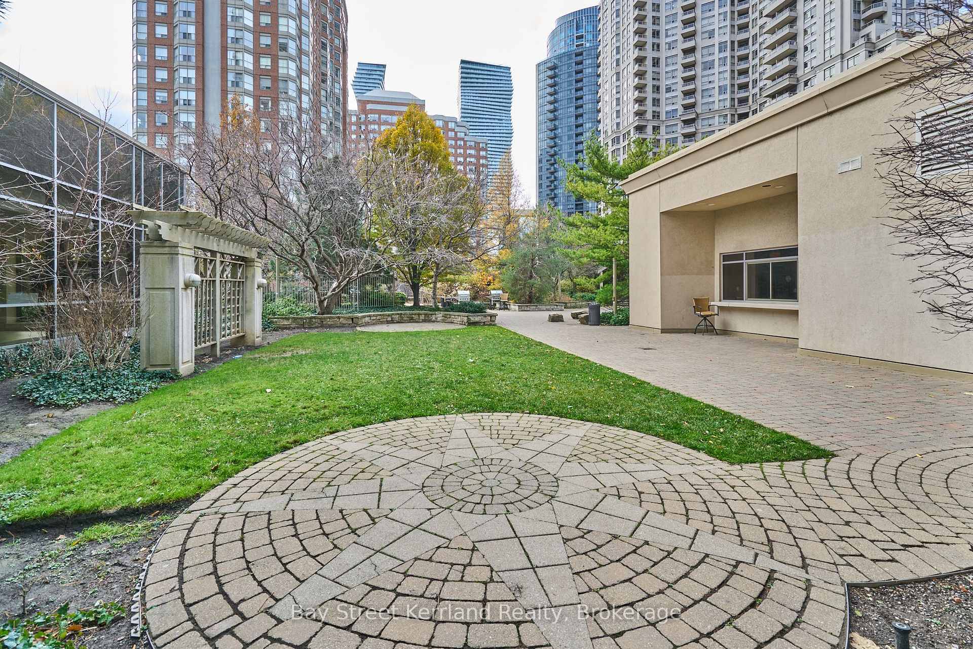2 Bedrooms Condo at 3880 Duke Of York,  Mississauga For sale