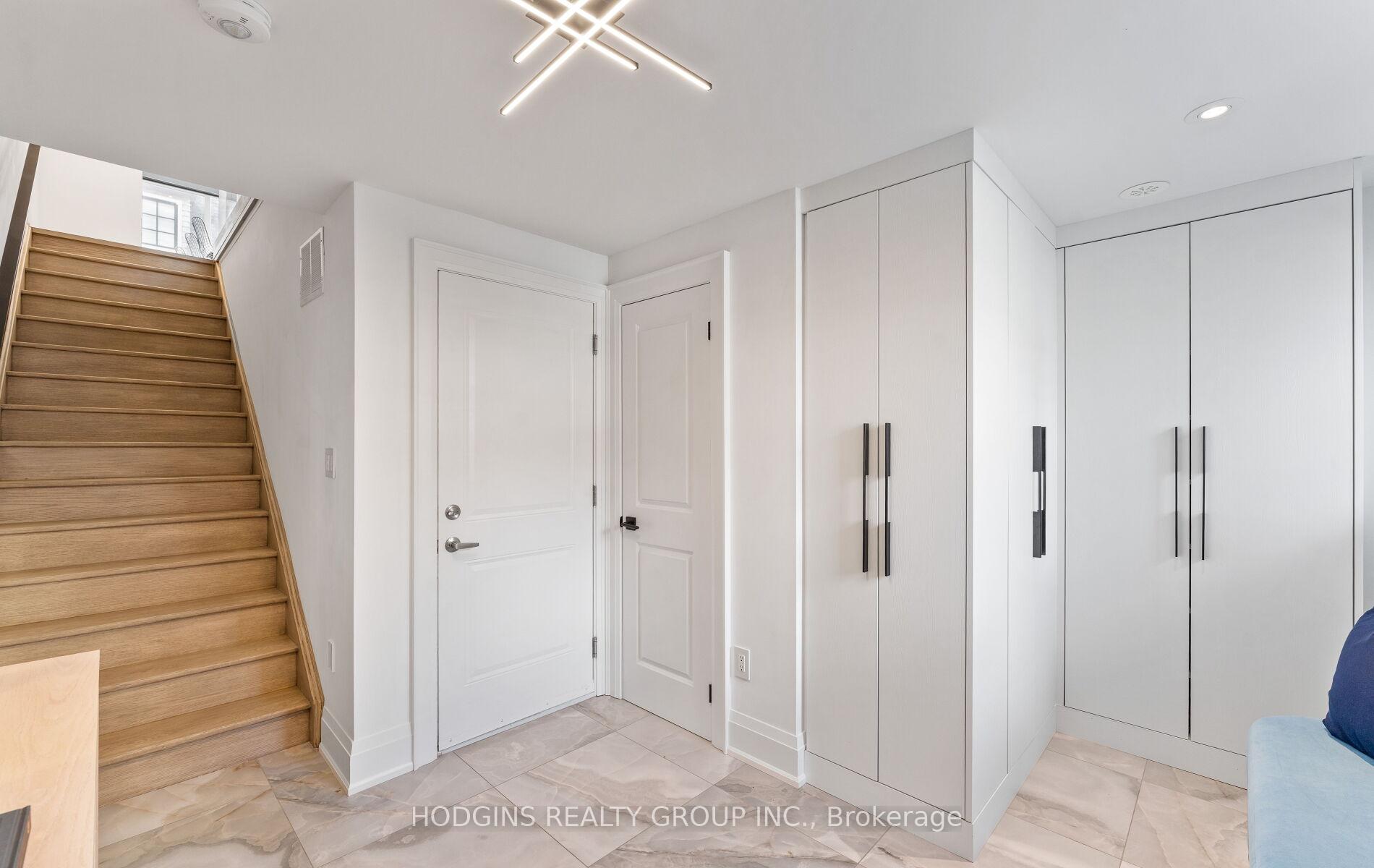 4 Bedrooms Condo at 10 Lunar, Mississauga For sale
