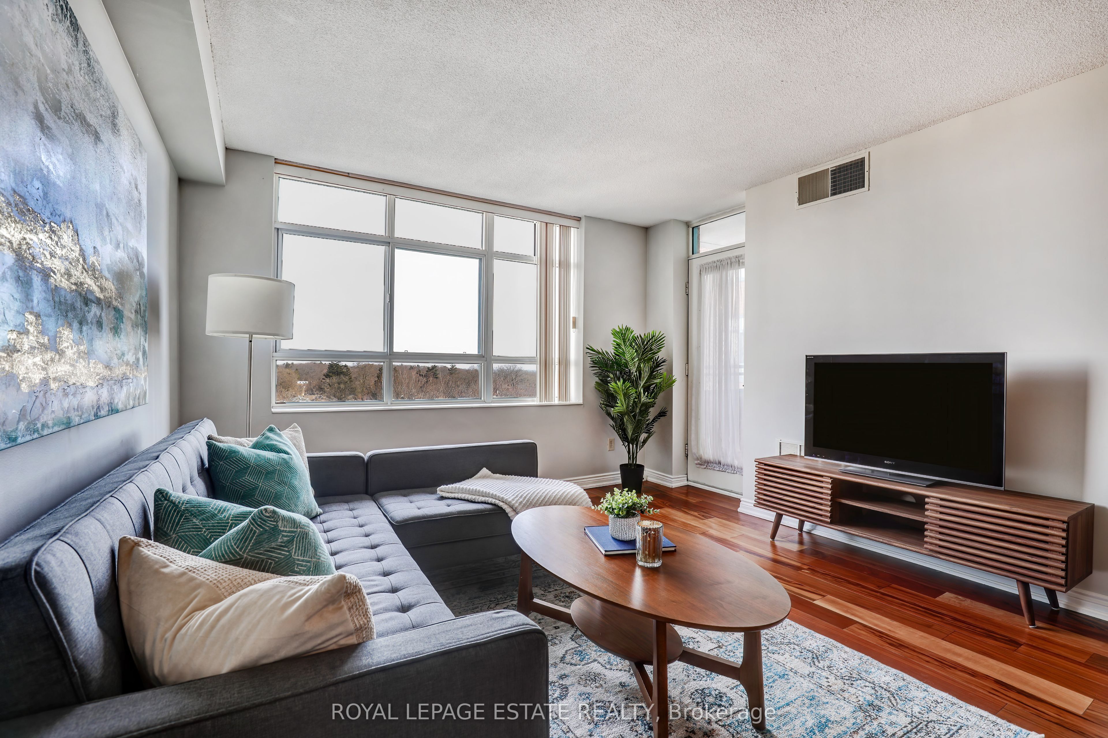 1093 Kingston Road, #808