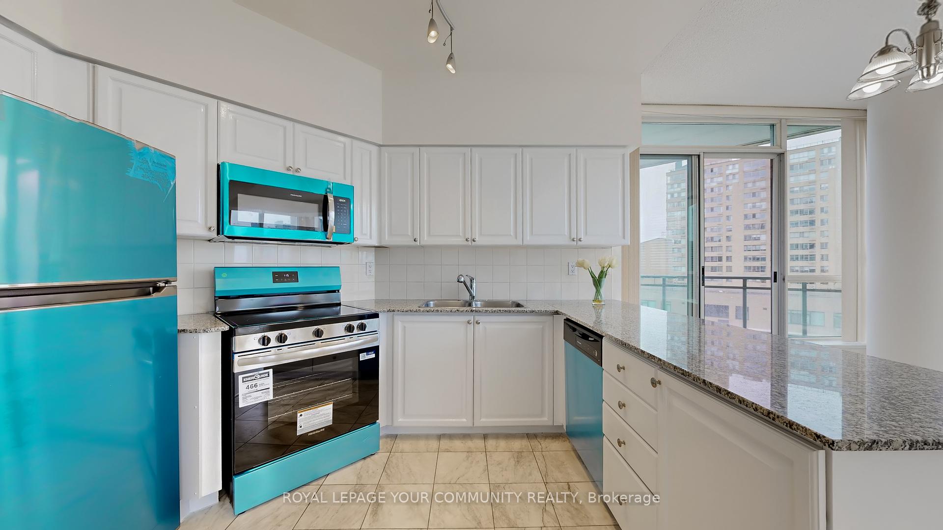 2 Bedrooms Condo at 230 Queens, Toronto For sale