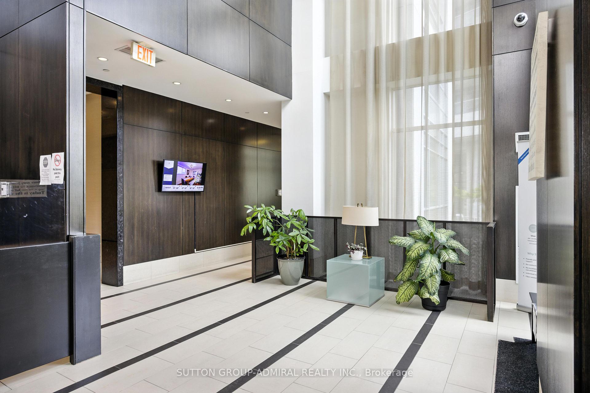 1 Bedroom Condo at 30 Herons Hill, Toronto For sale