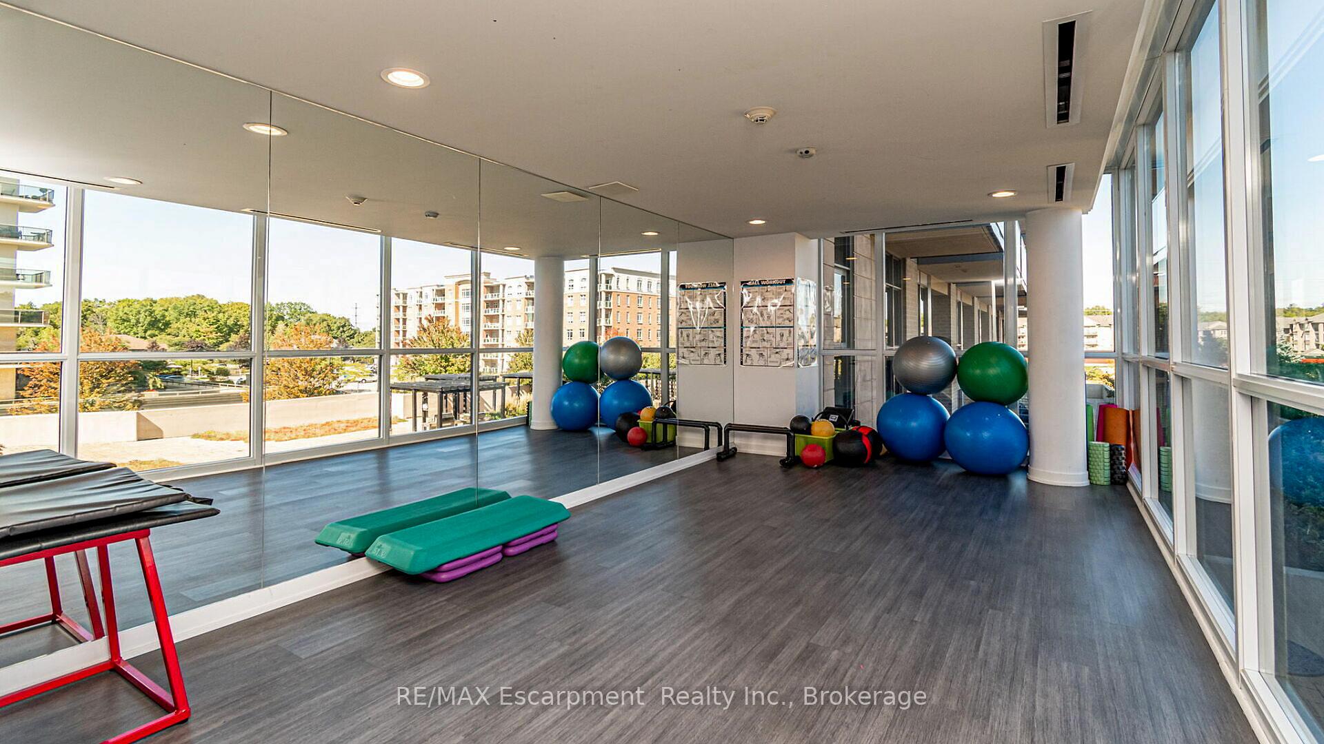 2 Bedrooms Condo at 1940 Ironstone, Burlington For sale