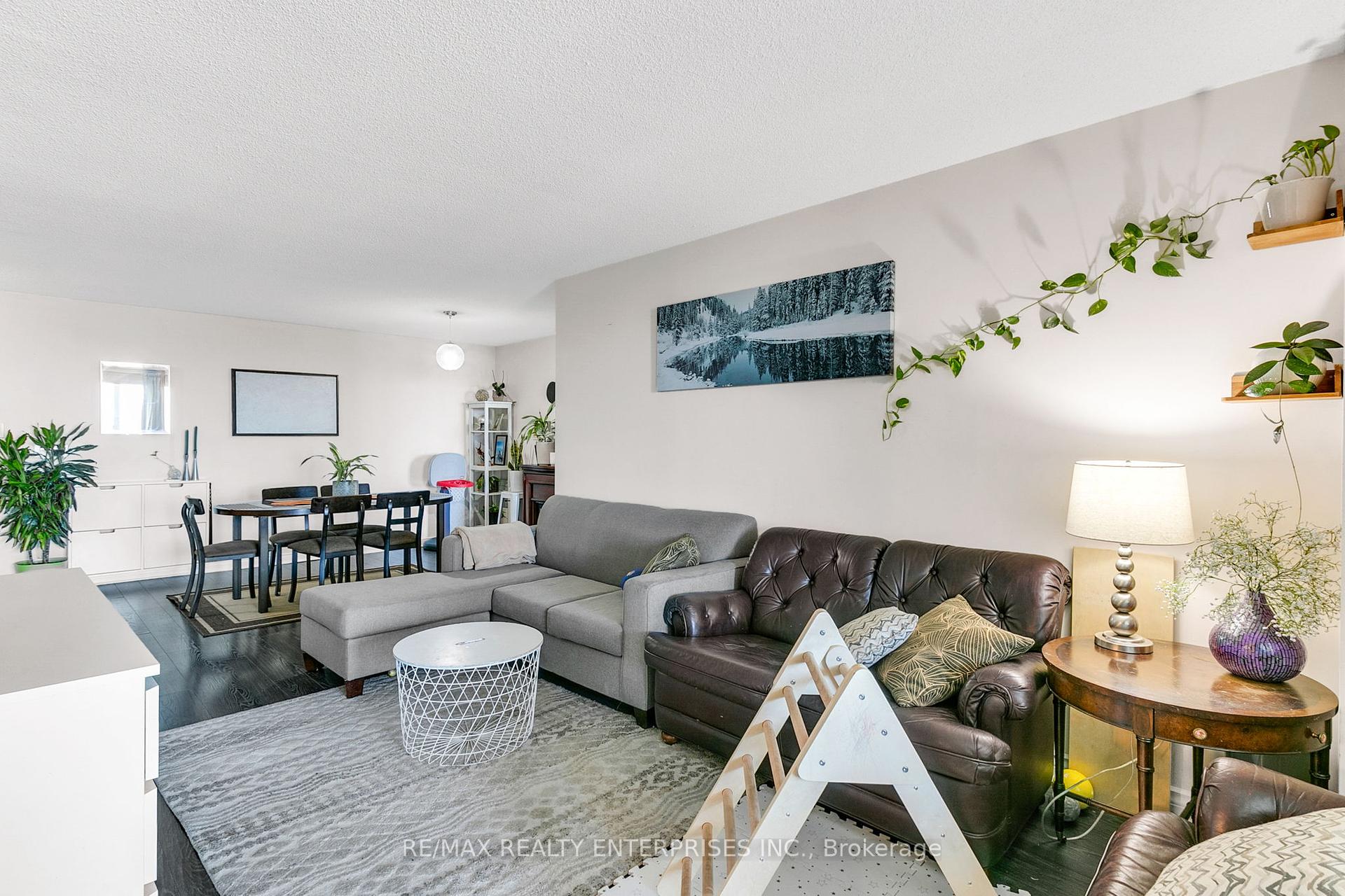 3 Bedrooms Condo at 1 Greystone Walk,  Toronto For sale