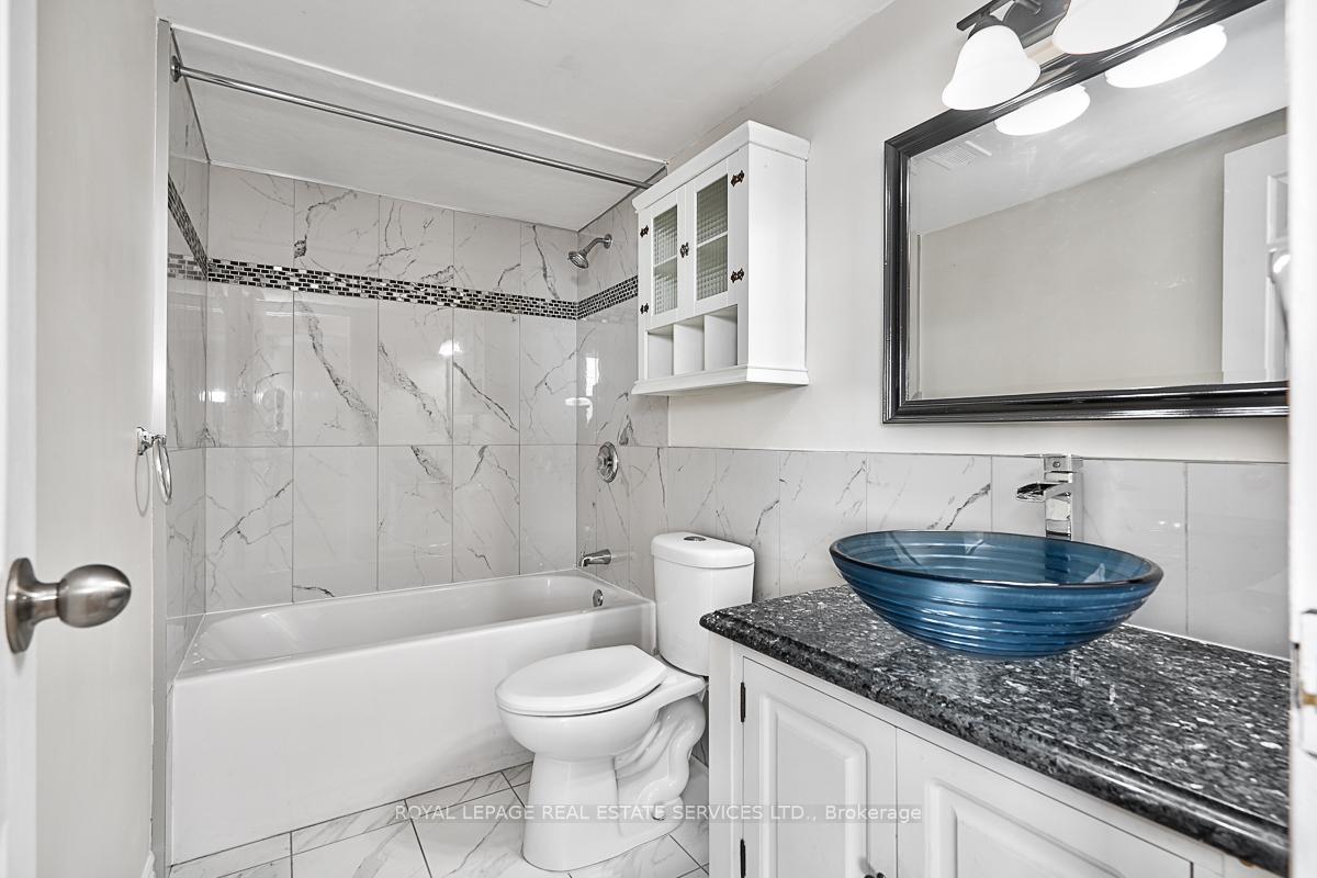 2 Bedrooms Condo at 2263 Marine, Oakville For sale