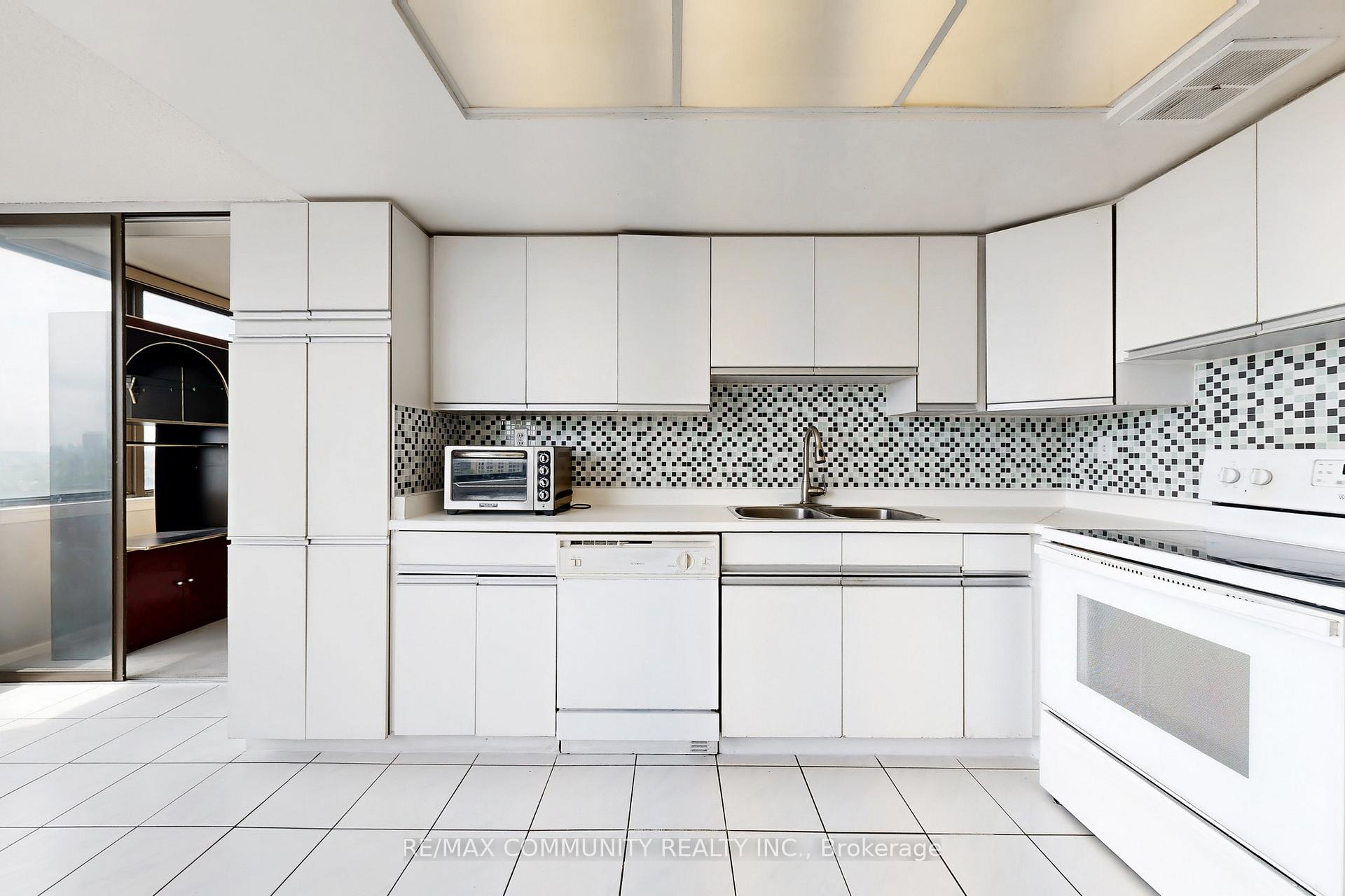 3 Bedrooms Condo at 2330 Bridletowne, Toronto For sale