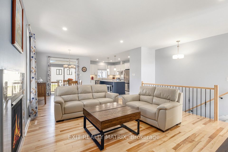 1310 Fribourg Street, Russell, ON K0A 1W0