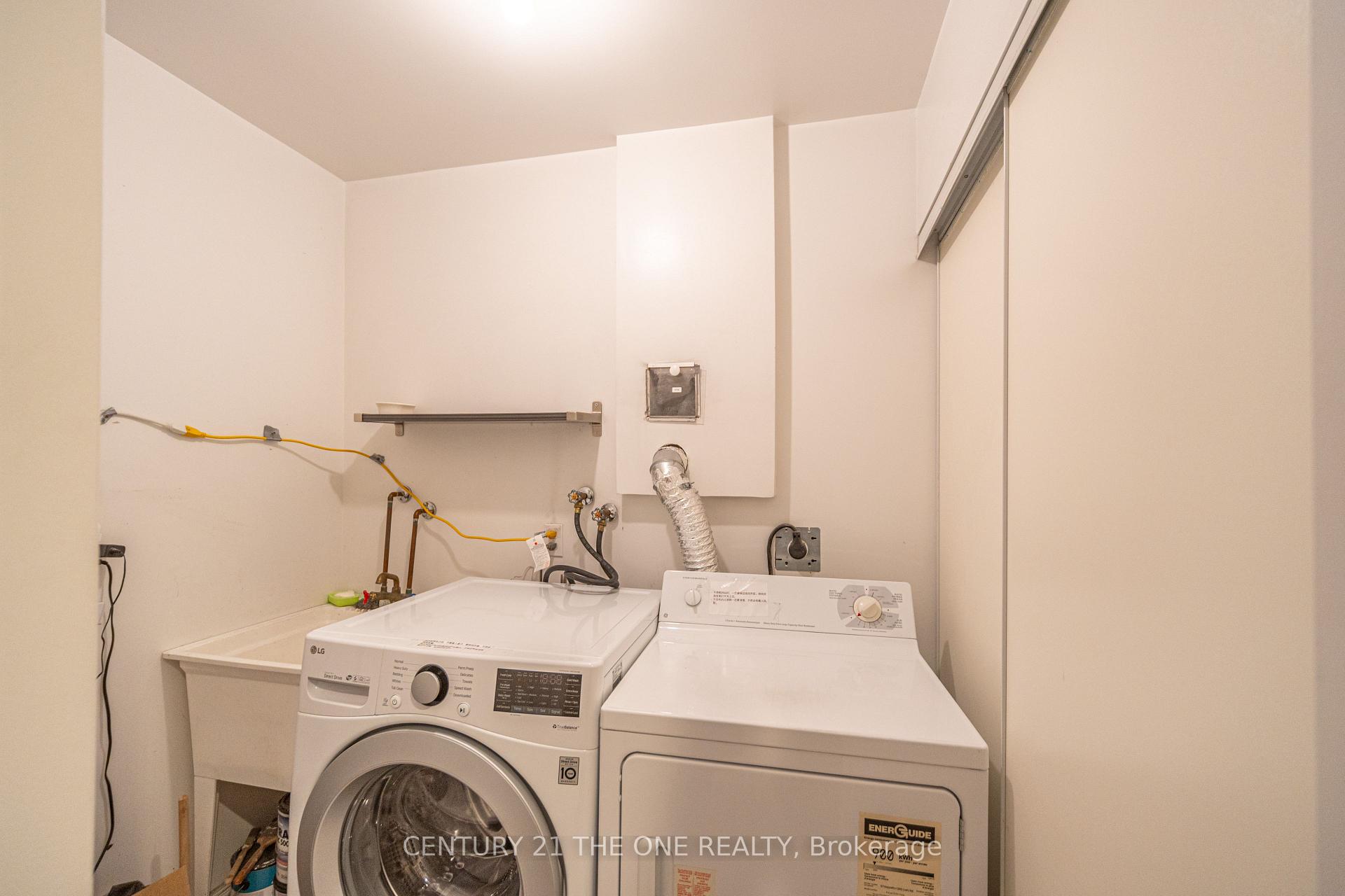 4 Bedrooms Condo at 28 Rosebank, Toronto For sale