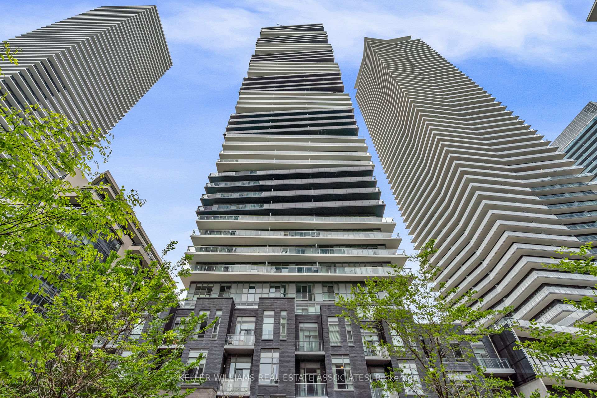 3 Bedrooms Condo at 56 Annie Craig, Toronto For sale