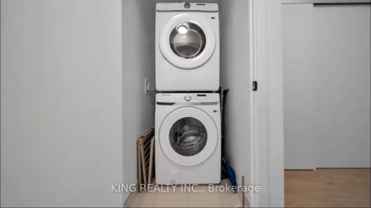 3 Bedrooms Condo at 36 Zorra,  Toronto For sale