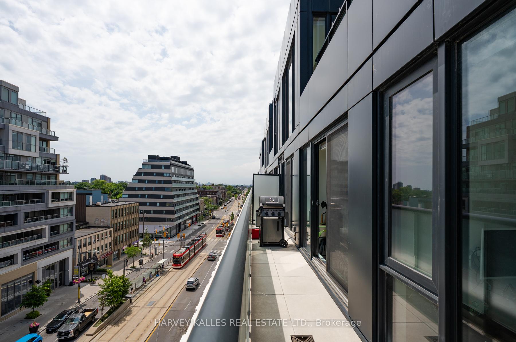 840 St Clair Avenue W 708