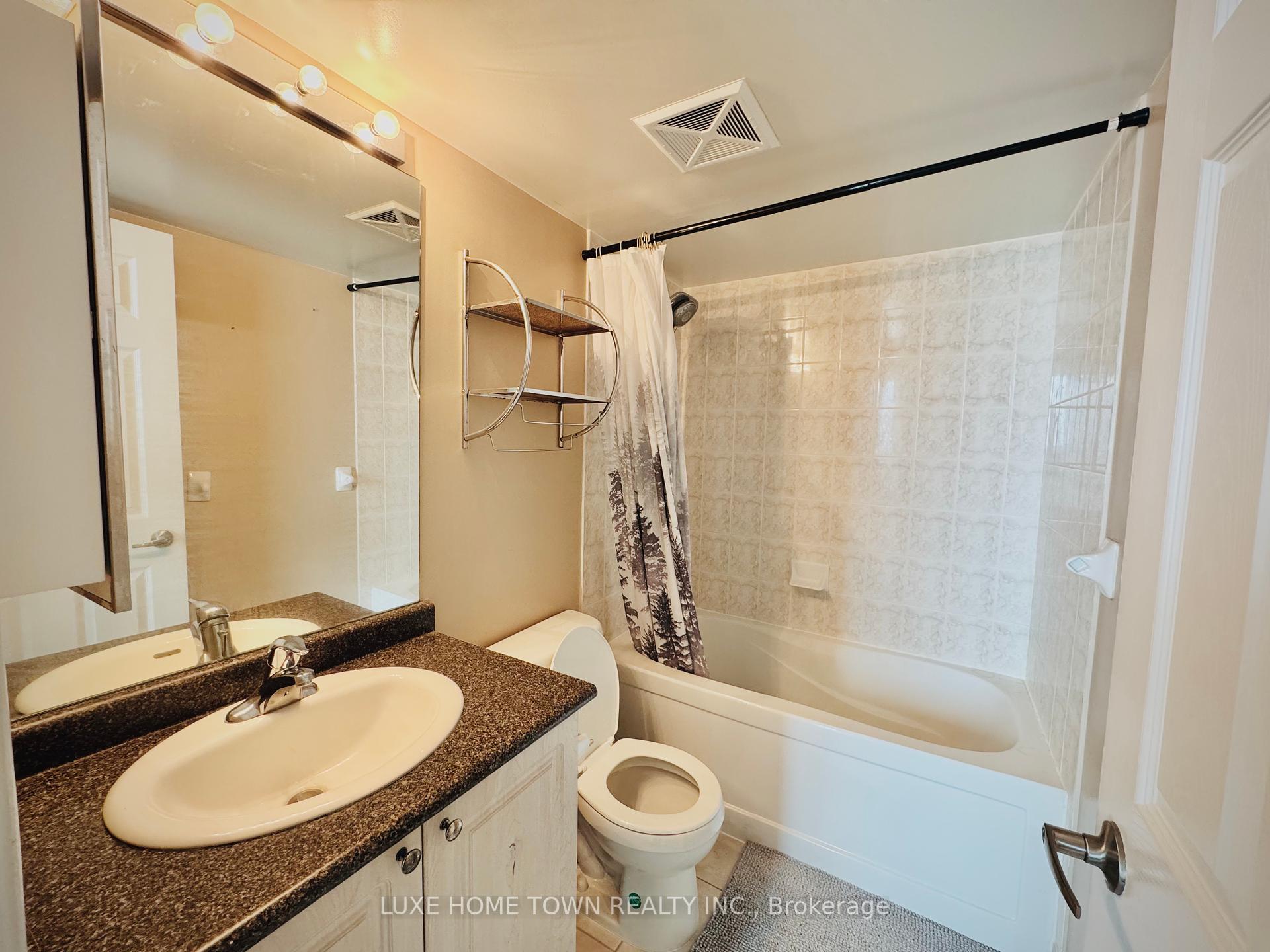 2 Bedrooms Condo at 208 Enfield, Mississauga For sale
