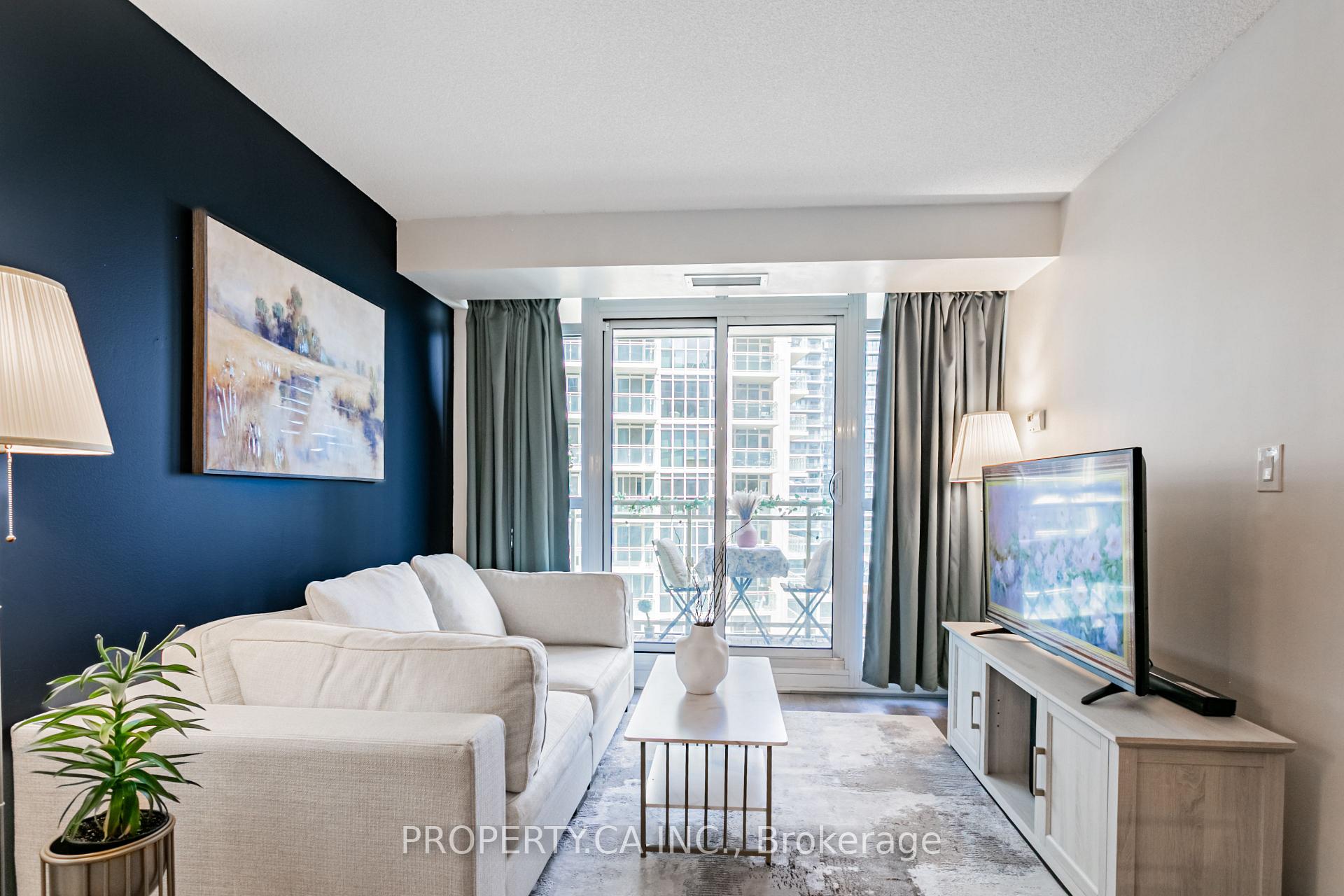 2 Bedrooms Condo at 35 Bastion, Toronto For sale