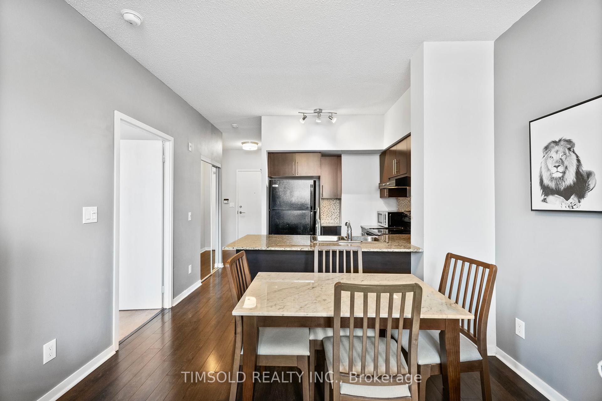 2 Bedrooms Condo at 120 Dallimore, Toronto For sale