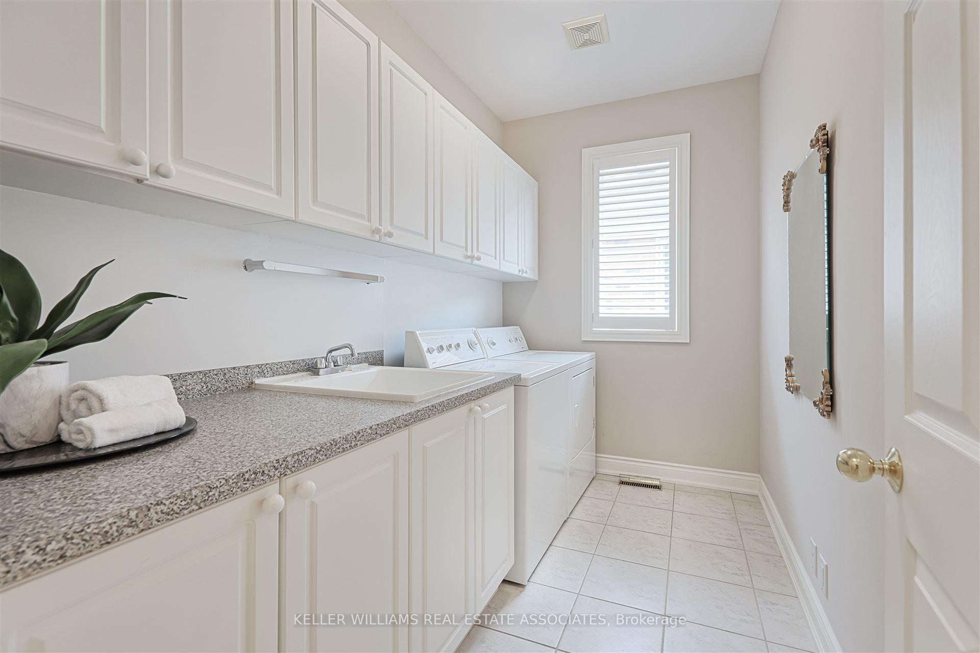 2 Bedrooms Condo at 726 Hidden Grove, Mississauga For sale