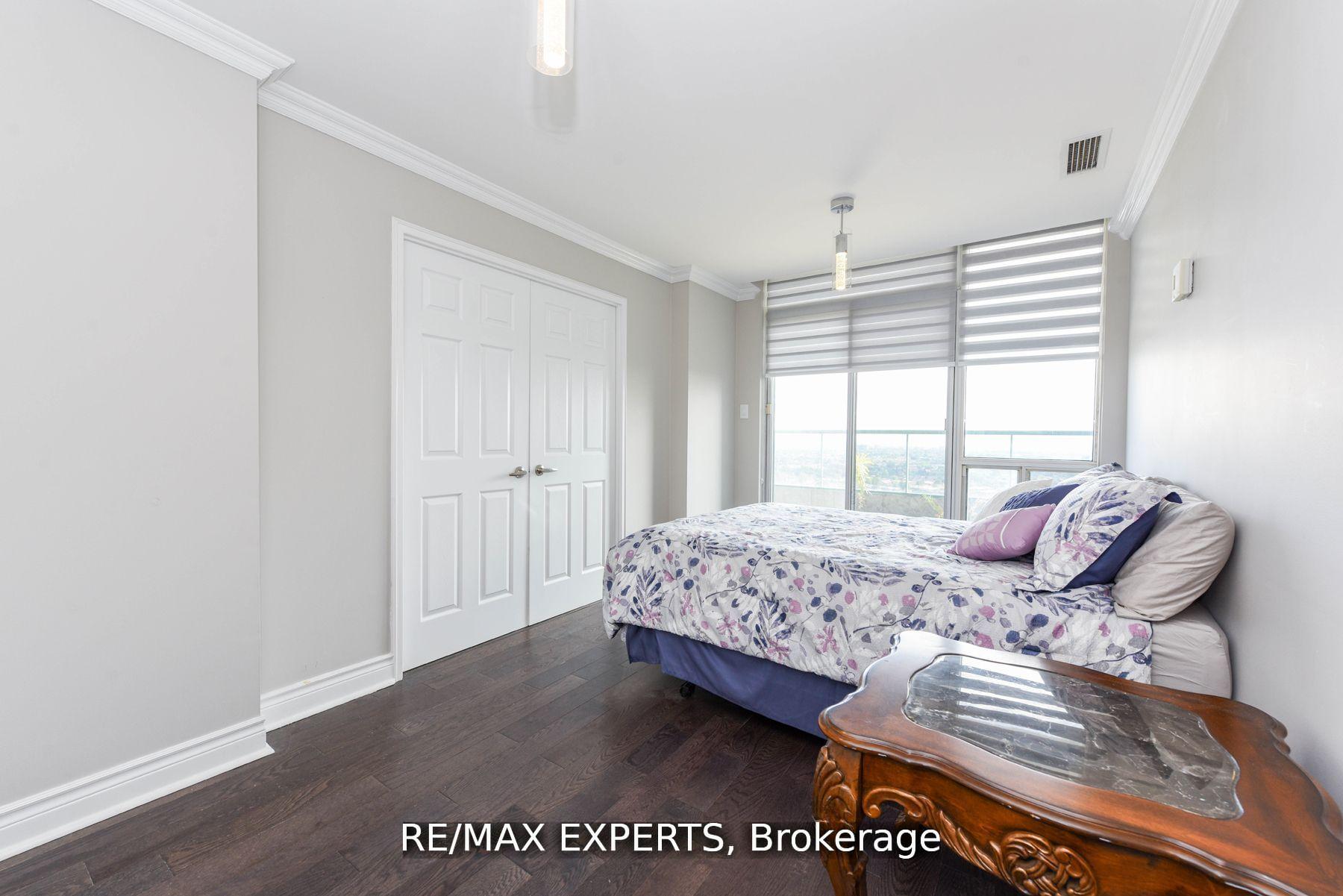 3 Bedrooms Condo at 4460 Tucana, Mississauga For sale