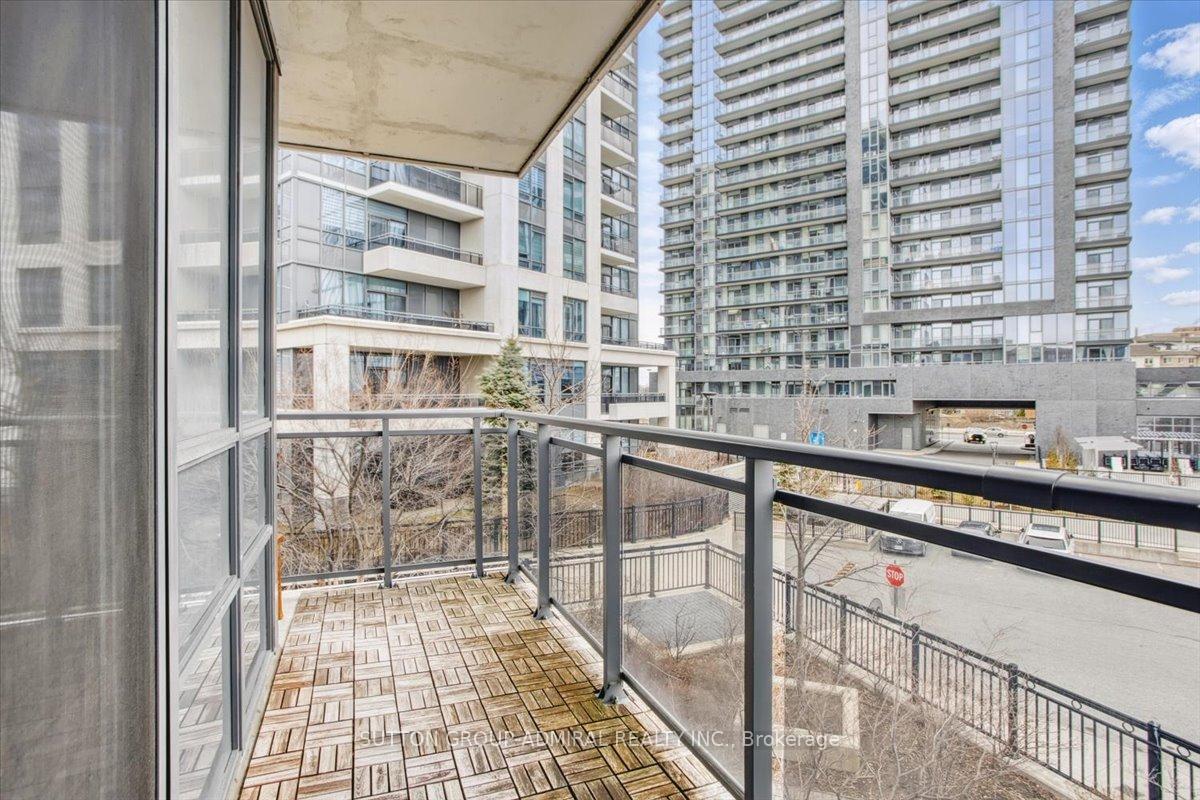 2 Bedrooms Condo at 95 North Park, Vaughan For sale