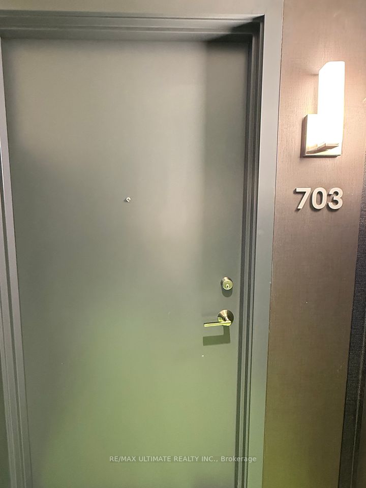 2485 Eglinton