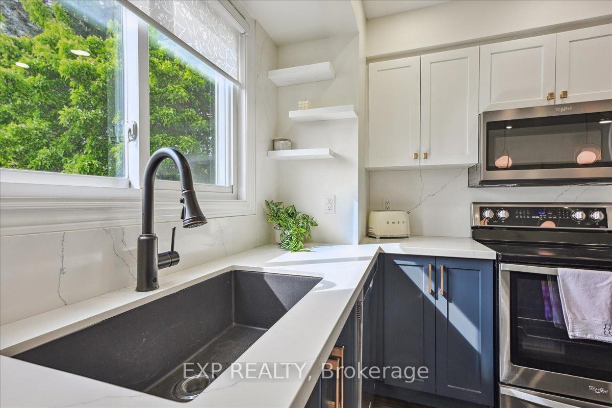 3 Bedrooms Condo at 2920 Headon Forest, Burlington For sale