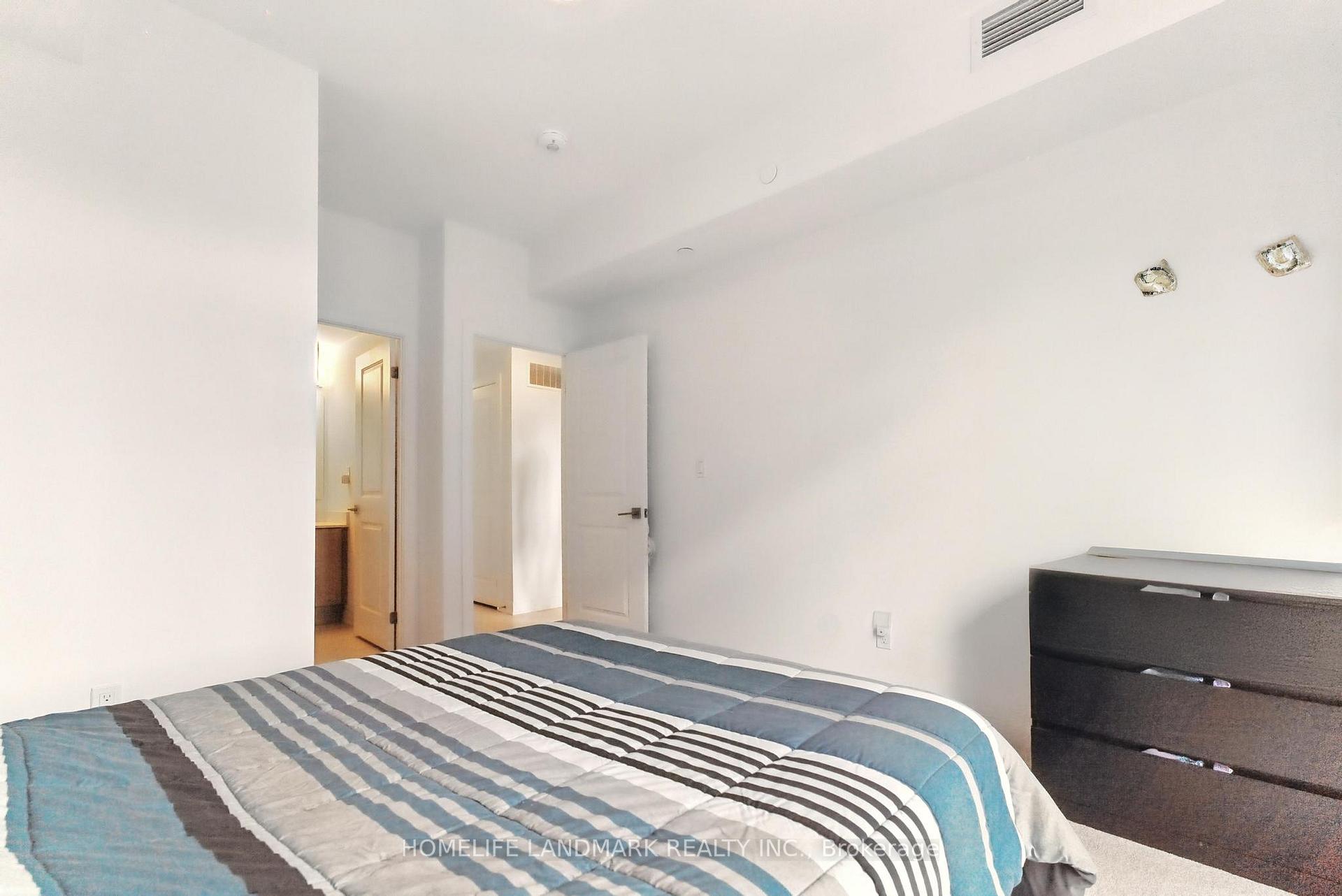 2 Bedrooms Condo at 4015 Hickory,  Mississauga For sale
