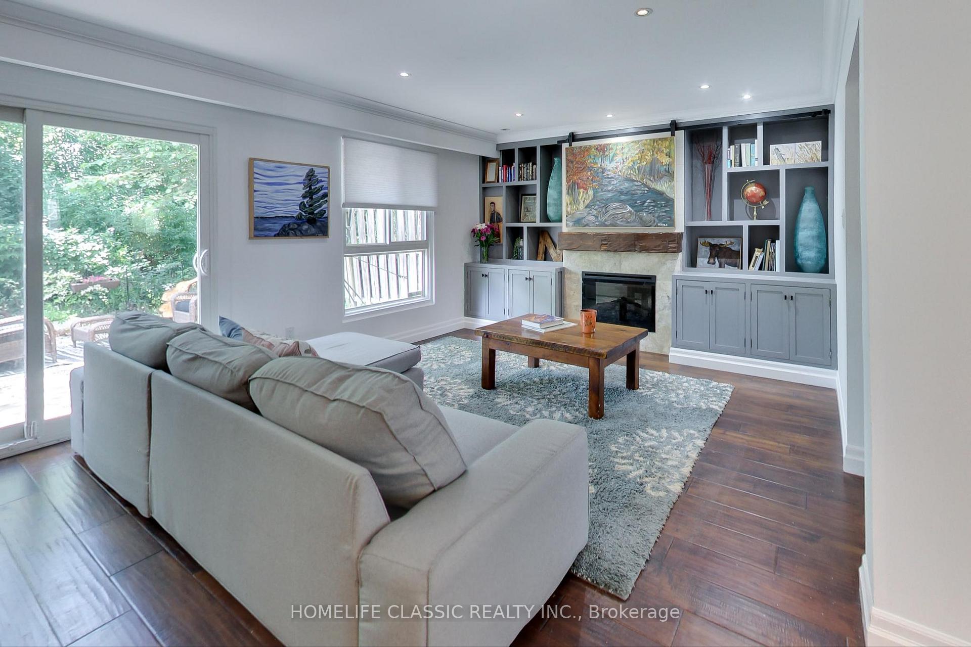 4 Bedrooms Condo at 108 Wild Briarway, Toronto For sale