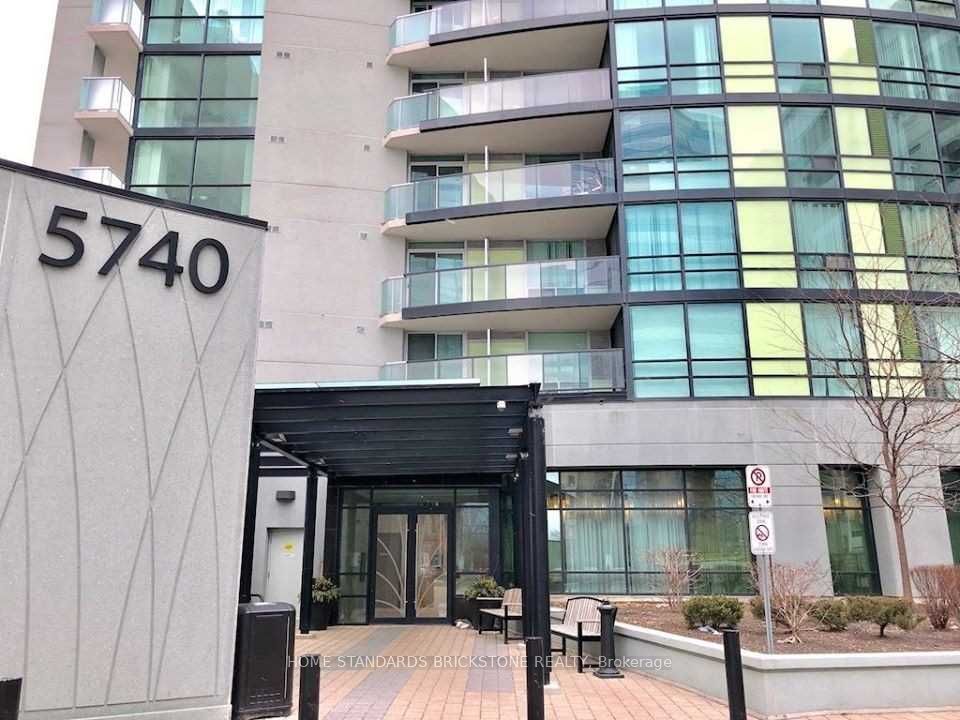 5740 Yonge