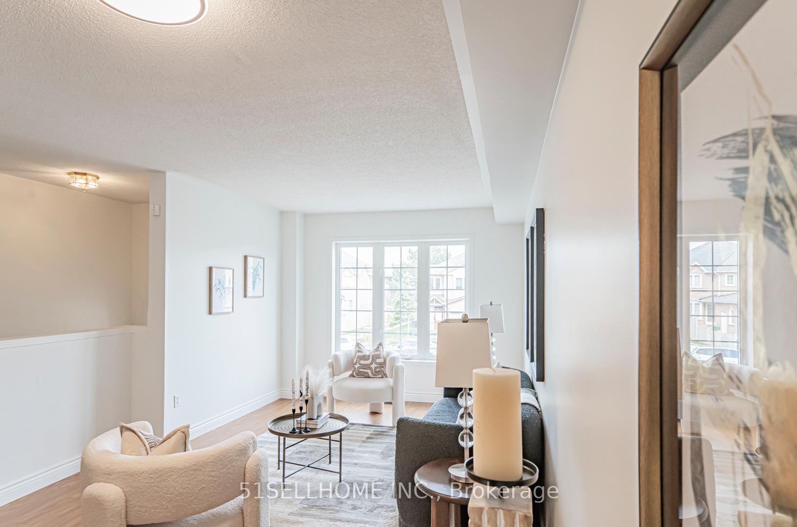 4 Bedrooms Condo at 858 Scollard,  Mississauga For sale