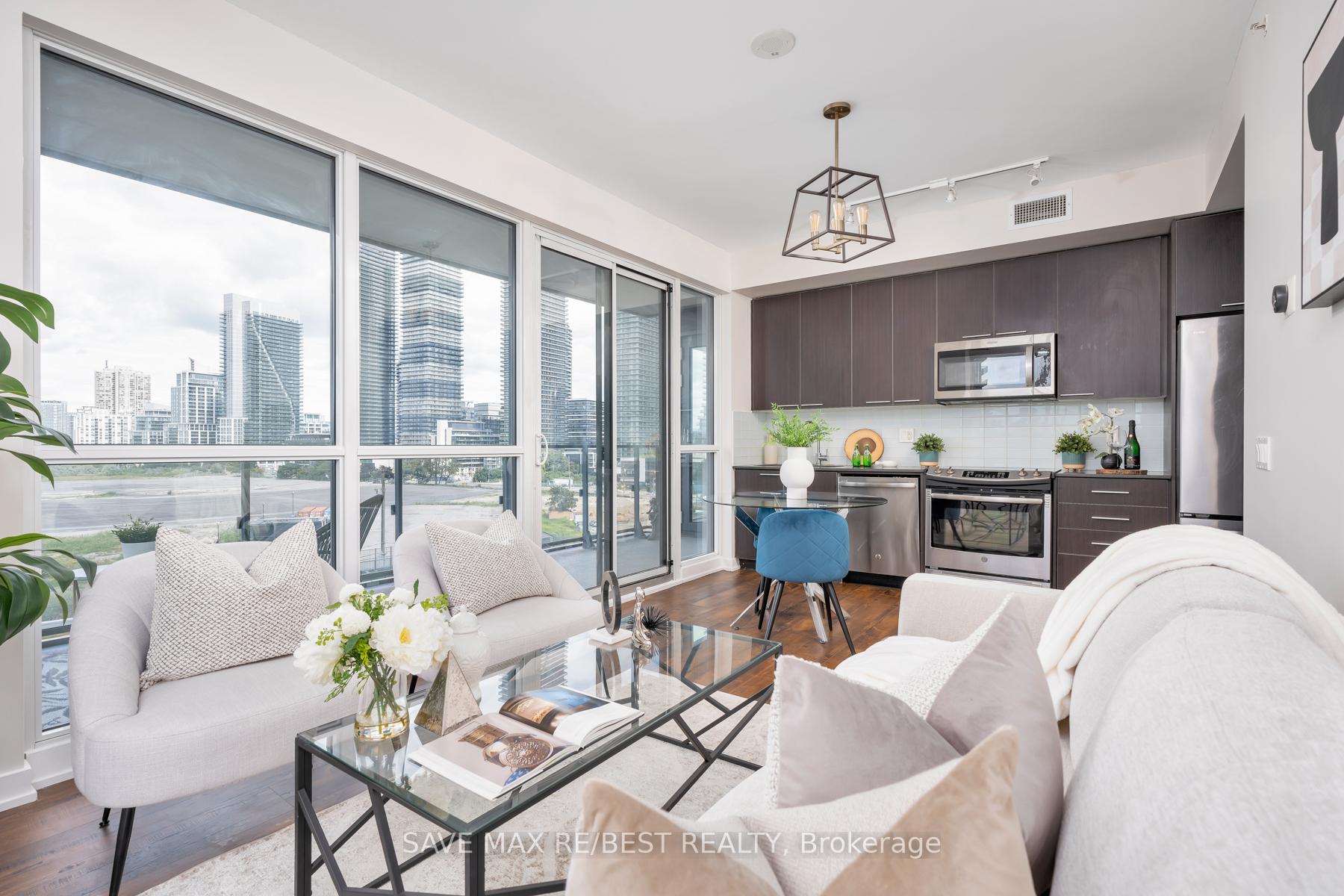 3 Bedrooms Condo at 10 Park Lawn, Toronto For sale