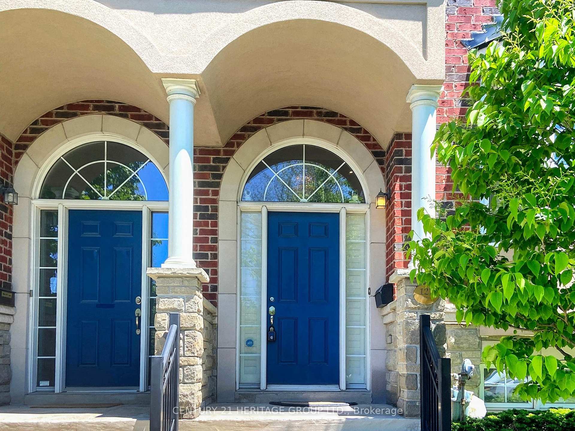 4 Bedrooms Condo at 127 Mill, Toronto For sale
