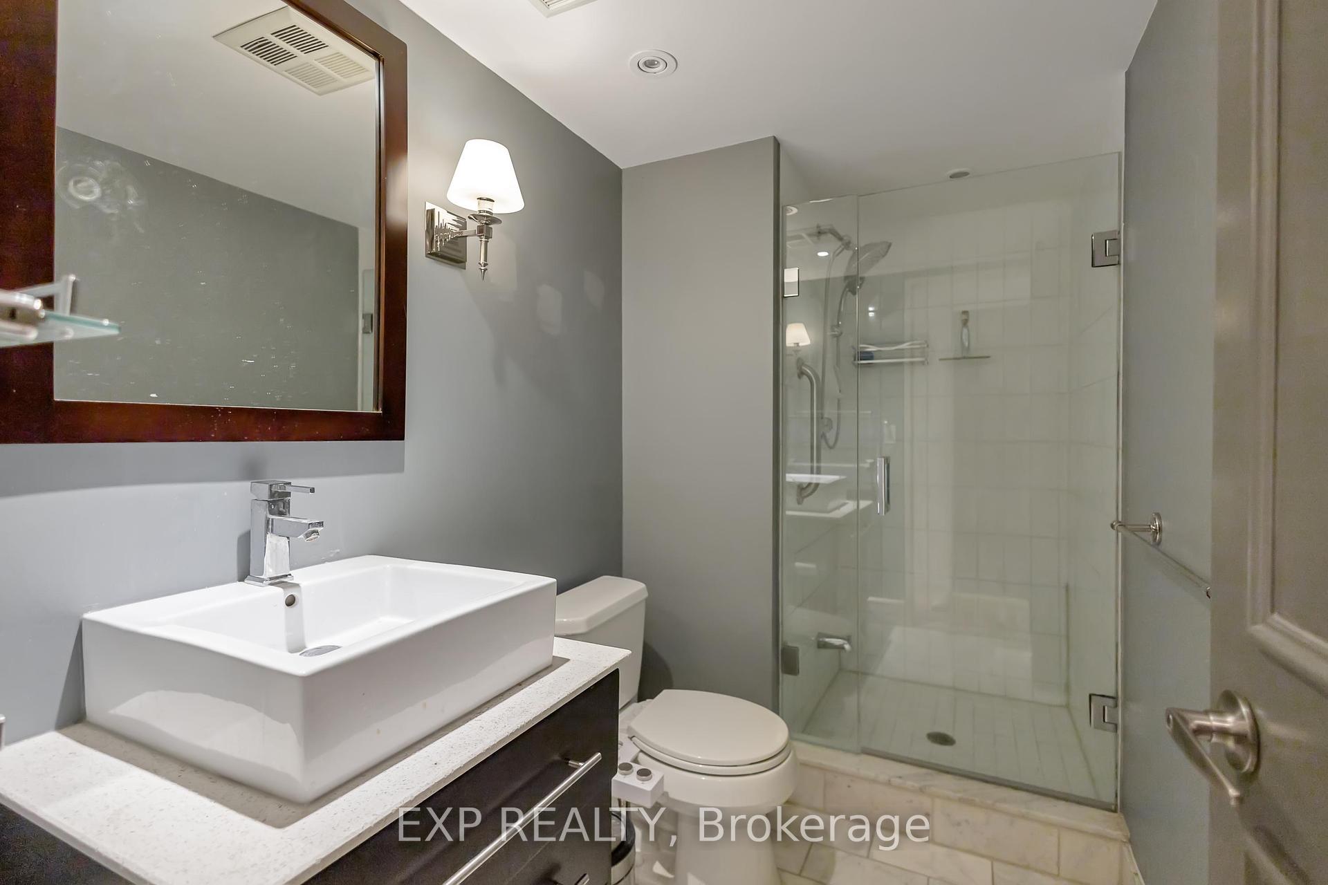 2 Bedrooms Condo at 900 Yonge, Toronto For sale